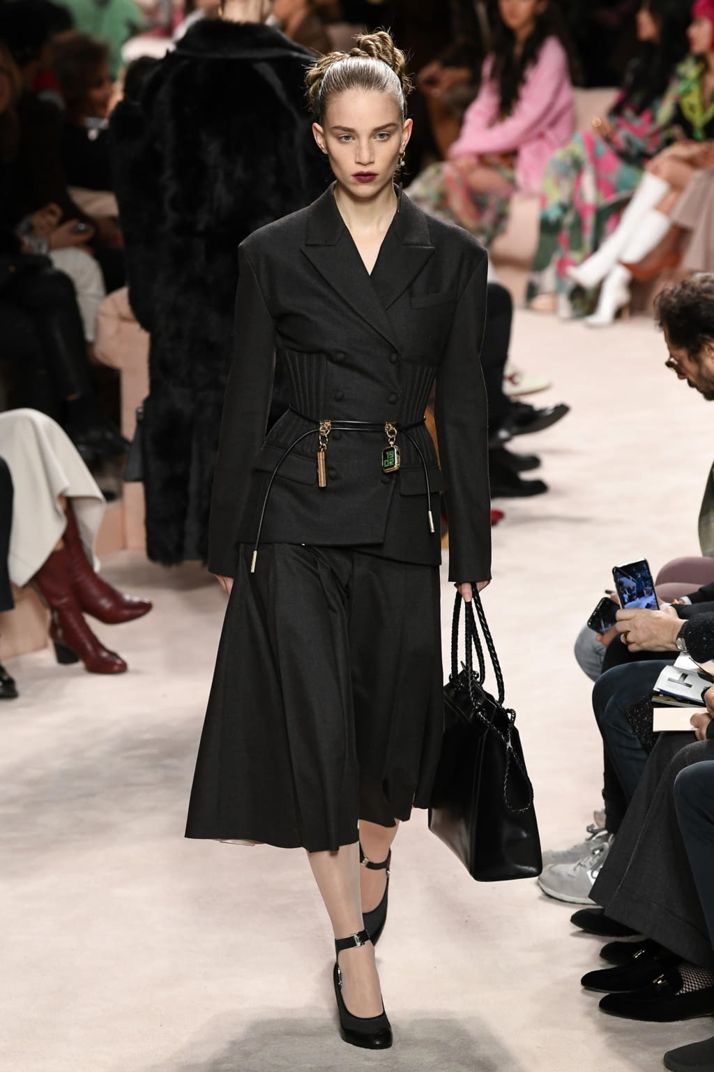 Fashion Week Milan Fall/Winter 2020 look 12 from the Fendi collection 女装
