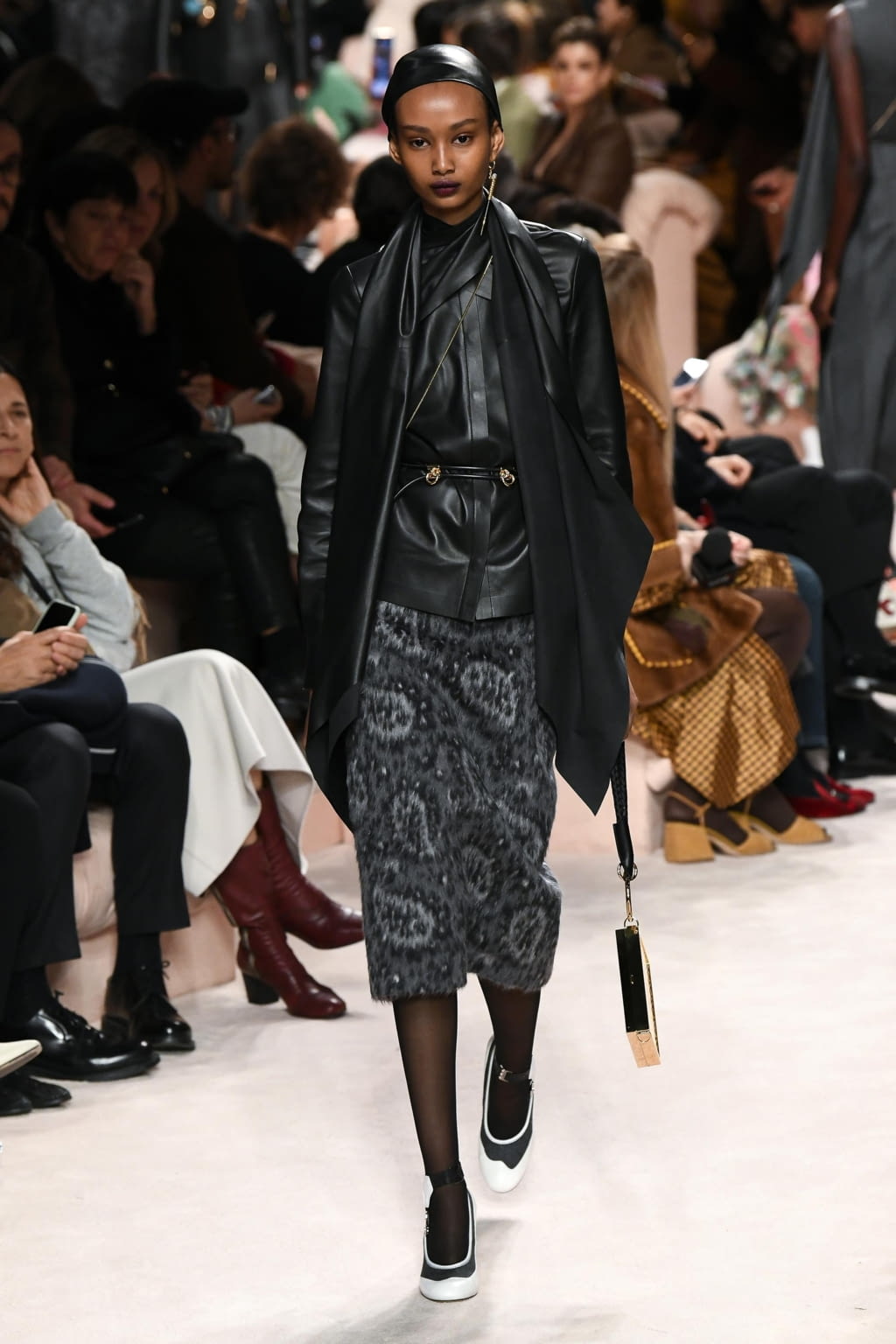 Fashion Week Milan Fall/Winter 2020 look 17 de la collection Fendi womenswear