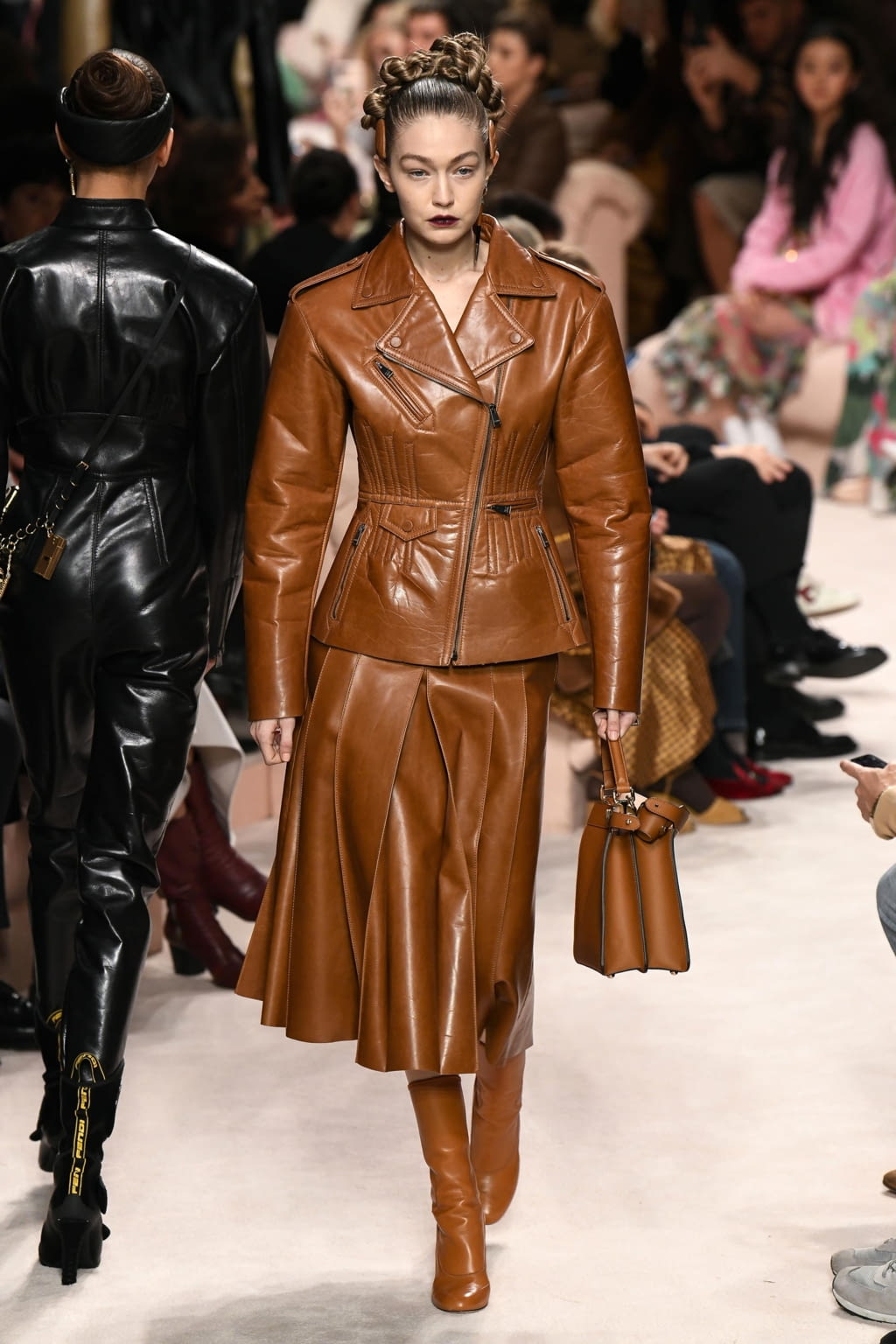 Fashion Week Milan Fall/Winter 2020 look 22 from the Fendi collection 女装