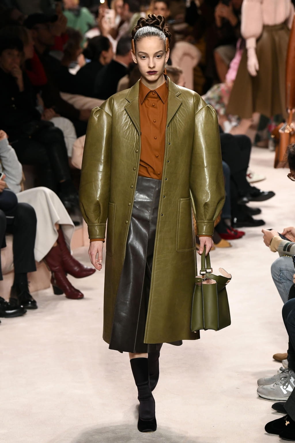 Fashion Week Milan Fall/Winter 2020 look 23 from the Fendi collection 女装