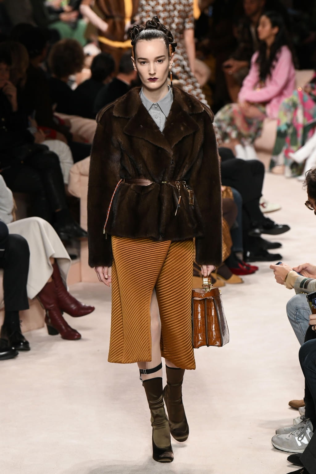 Fashion Week Milan Fall/Winter 2020 look 26 from the Fendi collection 女装