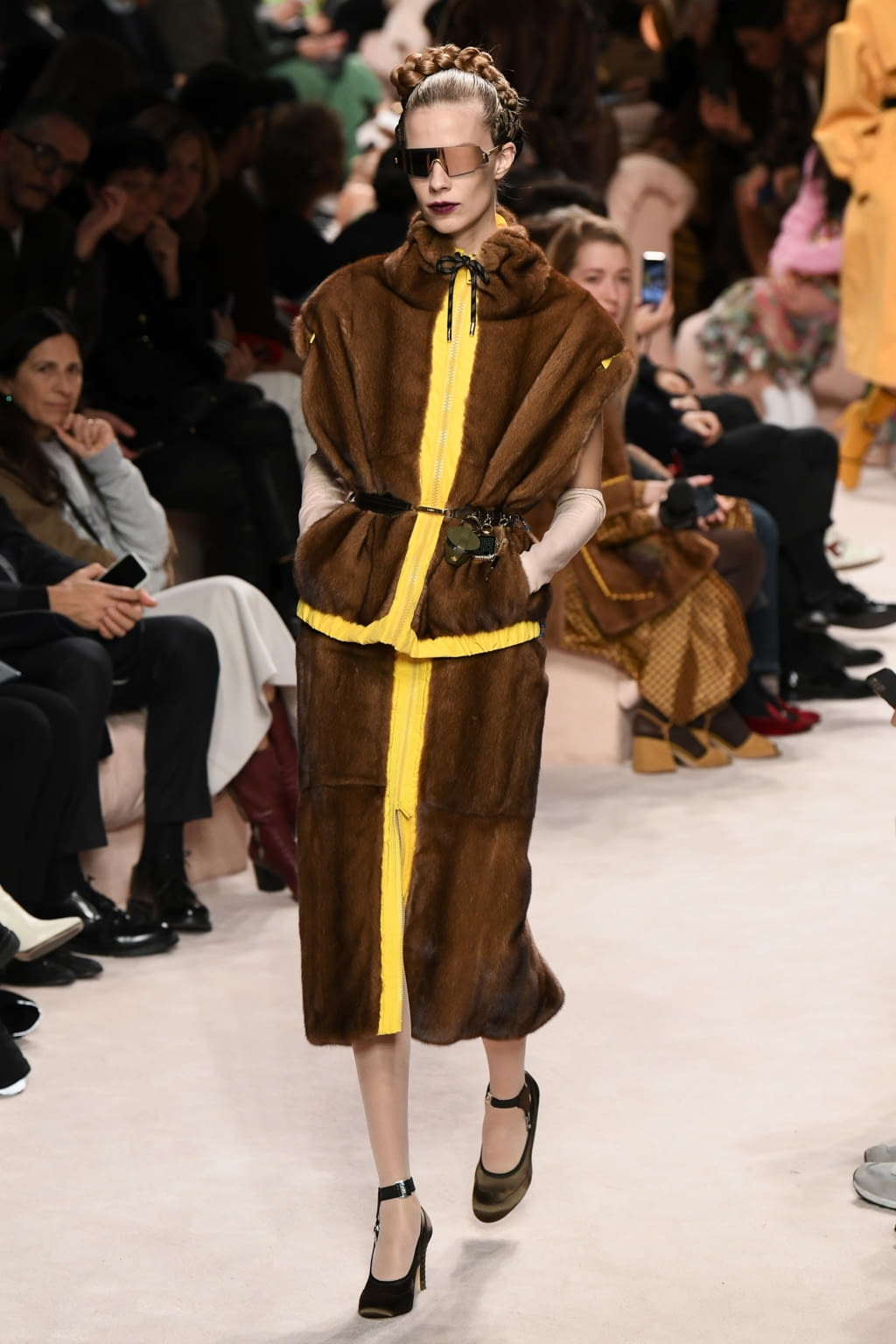 Fashion Week Milan Fall/Winter 2020 look 27 from the Fendi collection womenswear