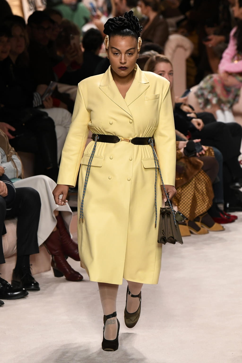 Fashion Week Milan Fall/Winter 2020 look 33 from the Fendi collection womenswear