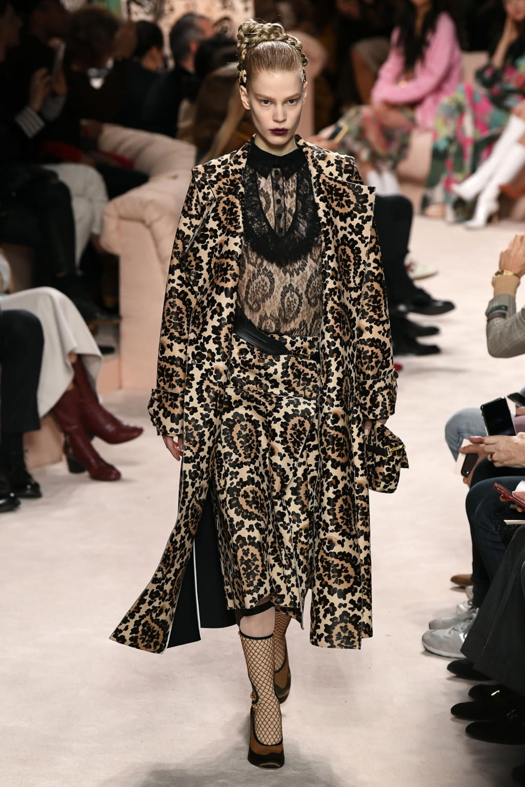 Fashion Week Milan Fall/Winter 2020 look 35 from the Fendi collection womenswear
