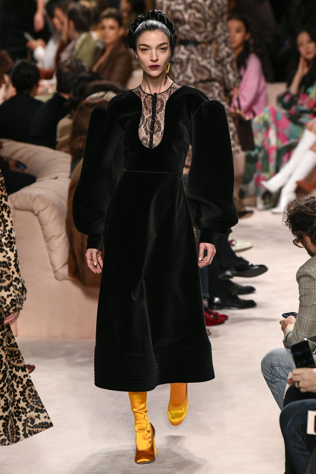 Fashion Week Milan Fall/Winter 2020 look 36 from the Fendi collection 女装