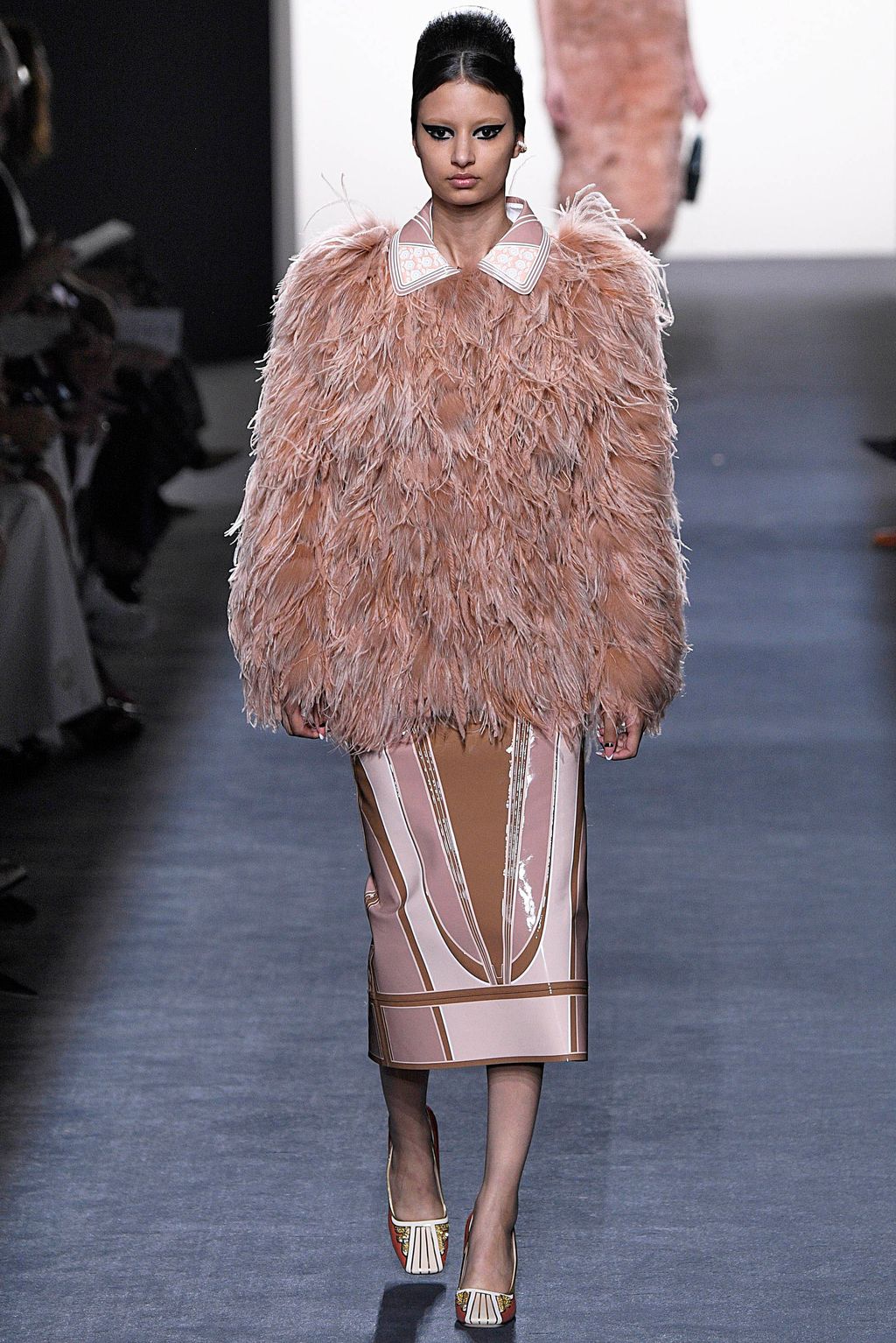 Fashion Week Paris Fall/Winter 2018 look 16 from the Fendi collection couture