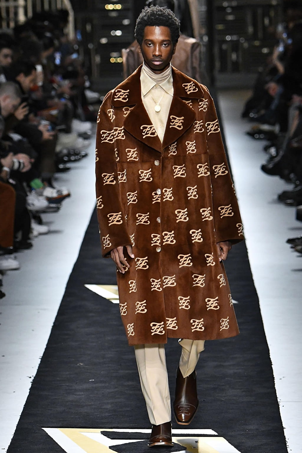 Fashion Week Milan Fall/Winter 2019 look 9 from the Fendi collection menswear