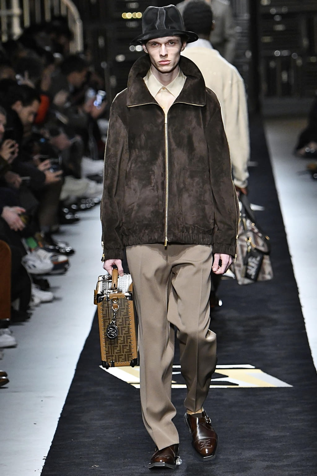 Fashion Week Milan Fall/Winter 2019 look 15 from the Fendi collection 男装