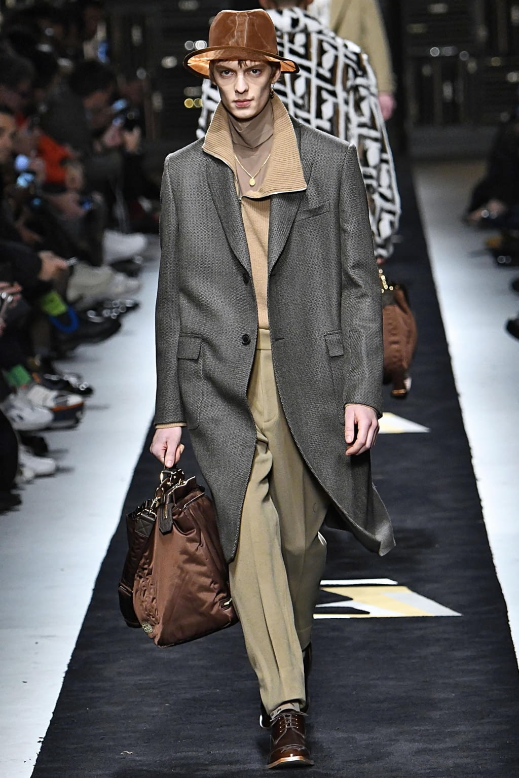 Fashion Week Milan Fall/Winter 2019 look 17 from the Fendi collection 男装