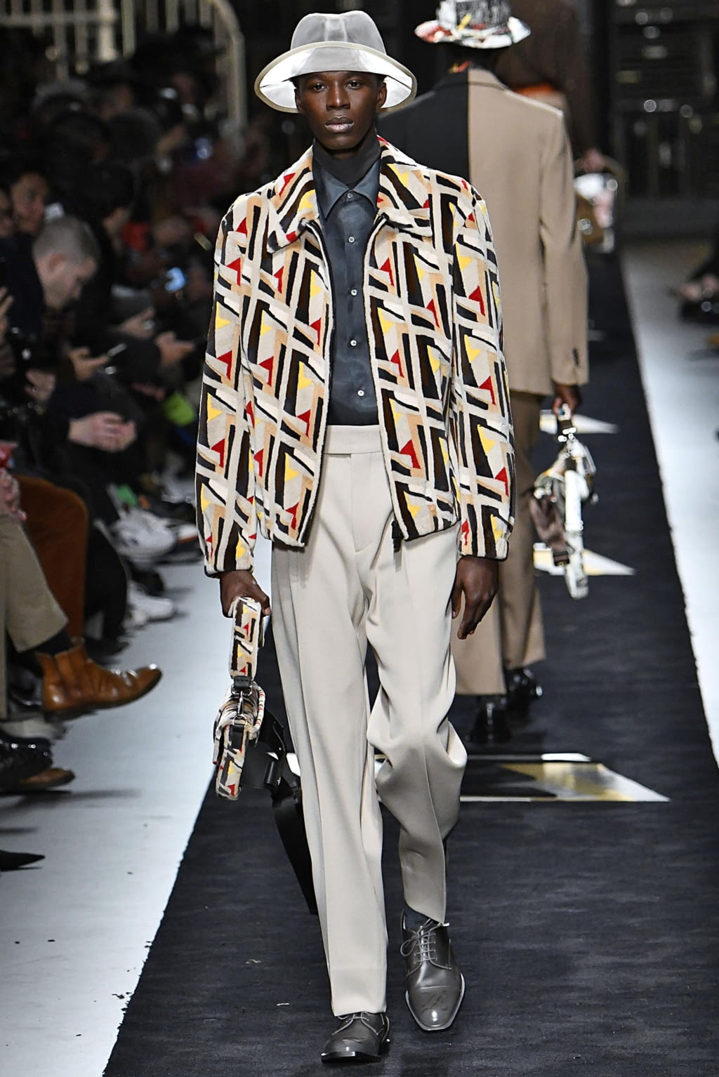 Fashion Week Milan Fall/Winter 2019 look 25 from the Fendi collection menswear