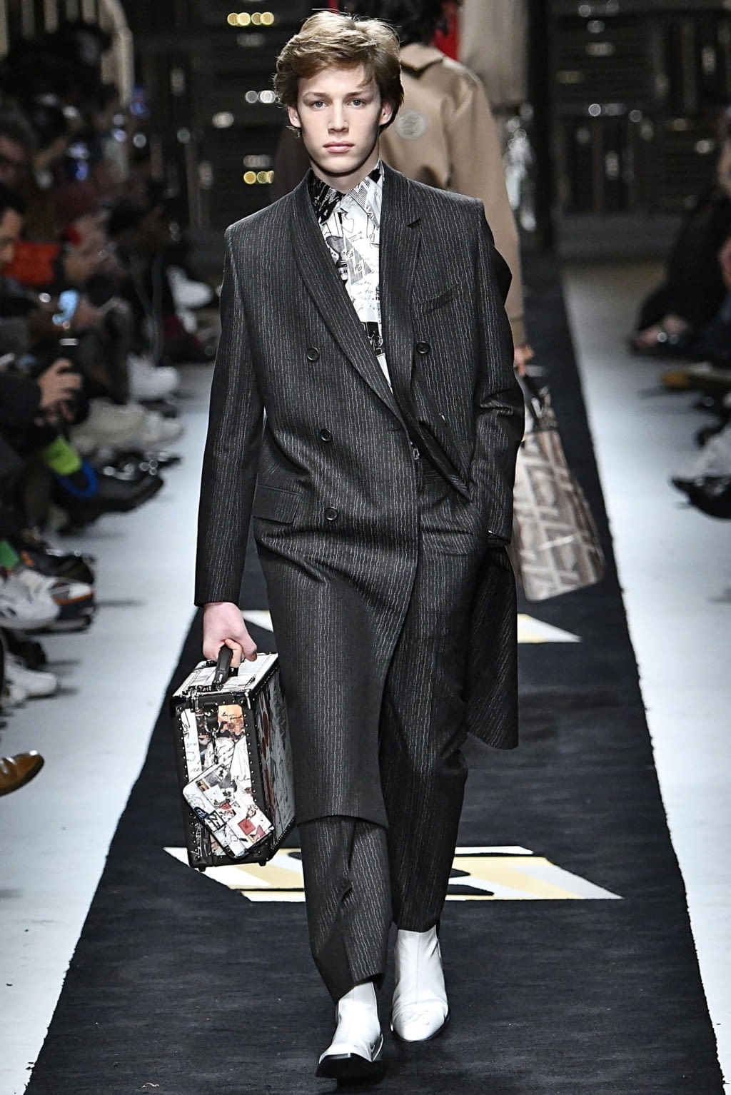 Fashion Week Milan Fall/Winter 2019 look 27 from the Fendi collection menswear