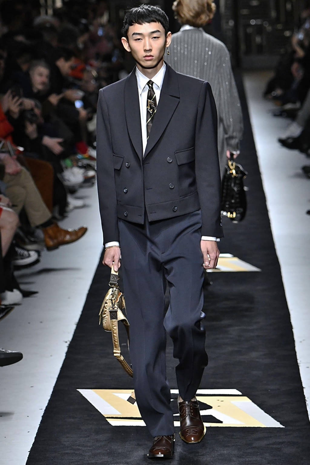 Fashion Week Milan Fall/Winter 2019 look 37 from the Fendi collection 男装