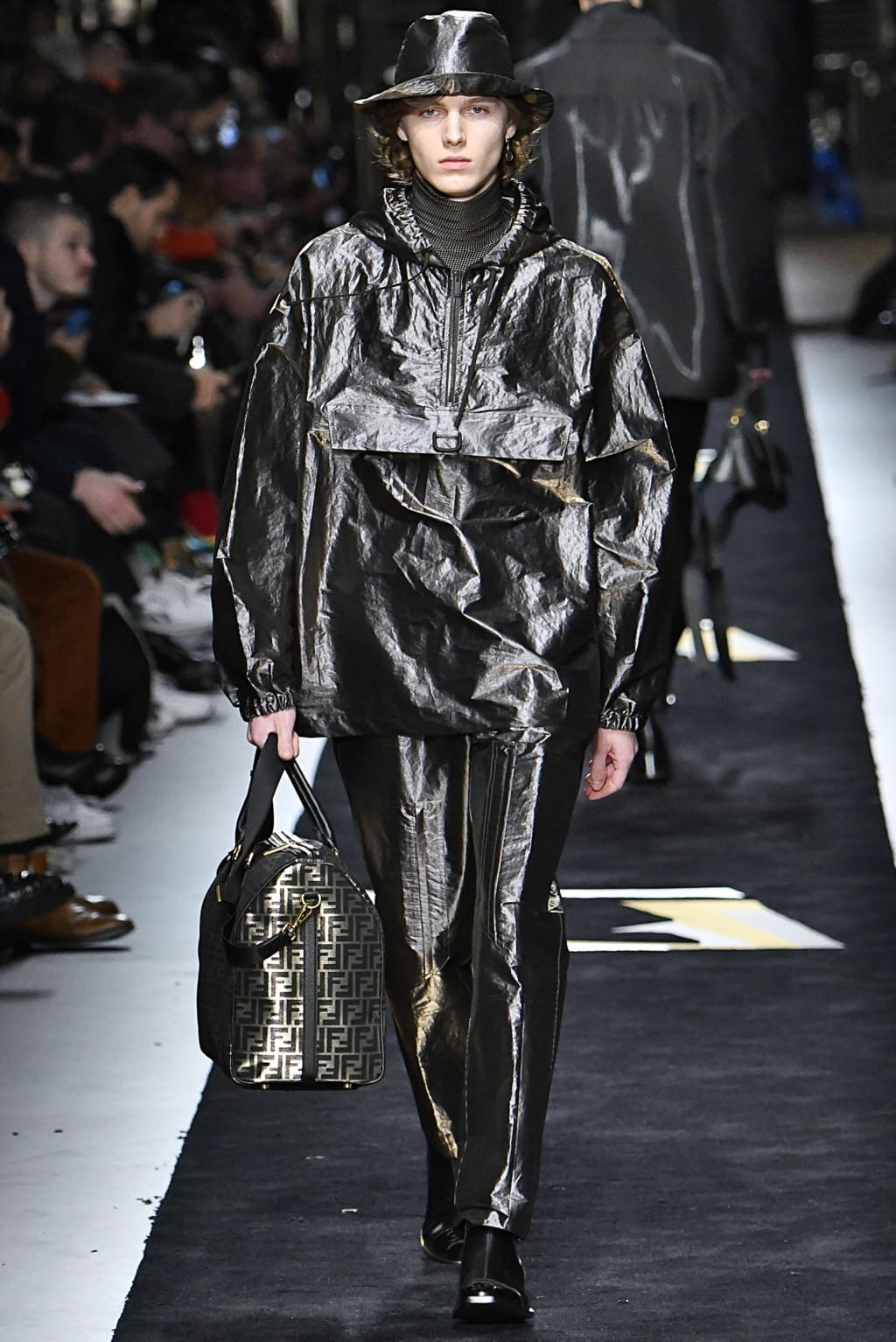 Fashion Week Milan Fall/Winter 2019 look 53 from the Fendi collection 男装