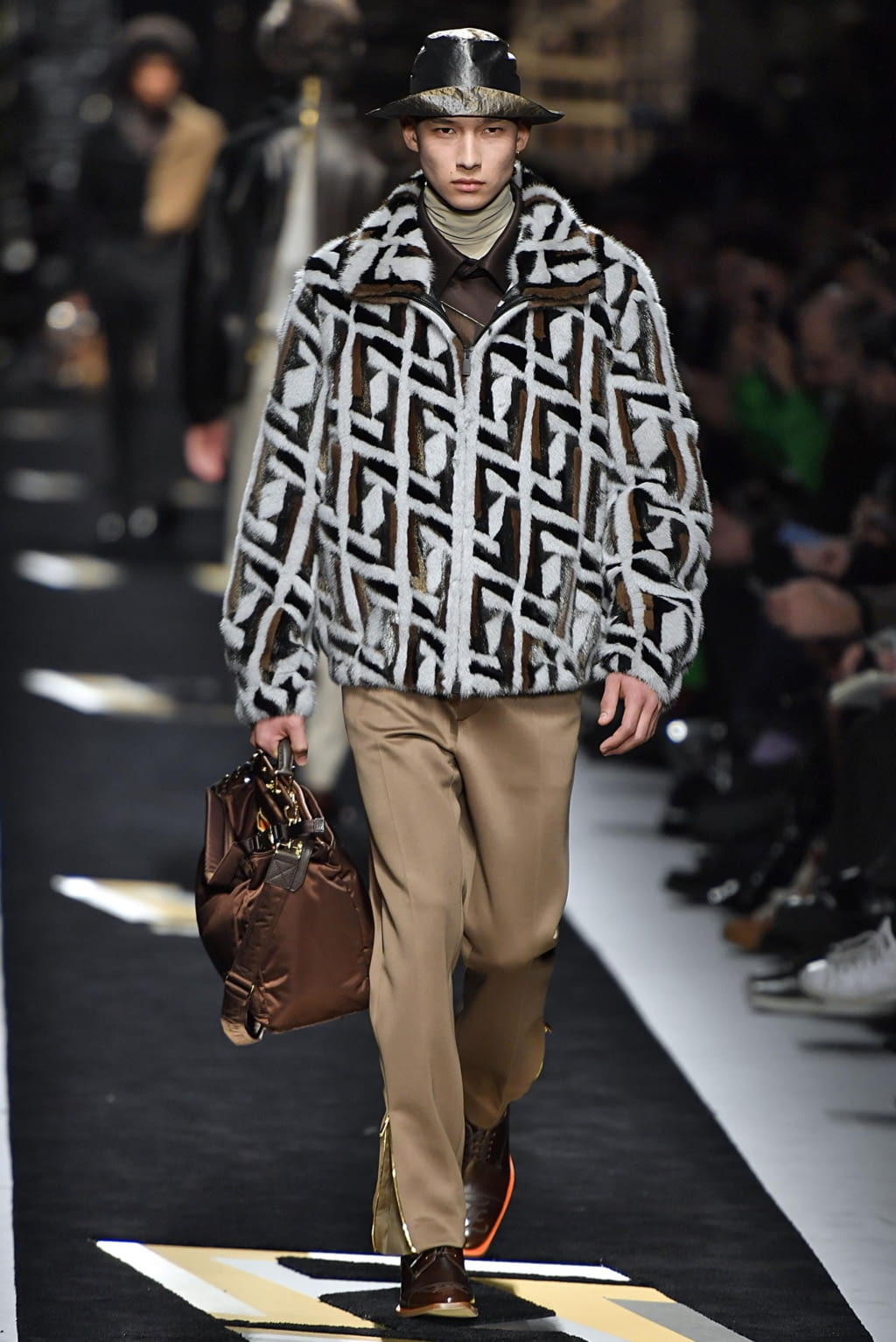 Fashion Week Milan Fall/Winter 2019 look 14 from the Fendi collection menswear