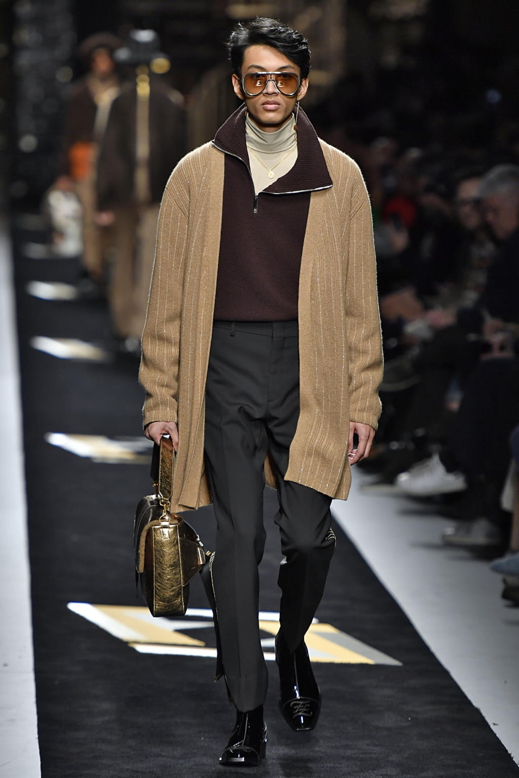 Fashion Week Milan Fall/Winter 2019 look 18 de la collection Fendi menswear