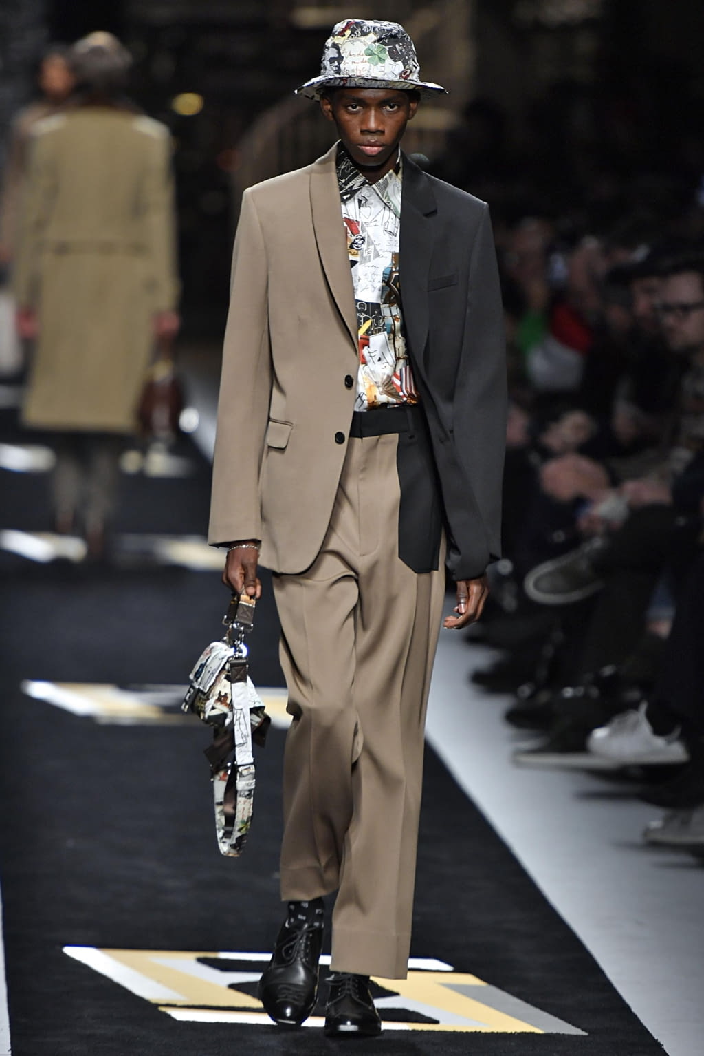 Fashion Week Milan Fall/Winter 2019 look 22 de la collection Fendi menswear