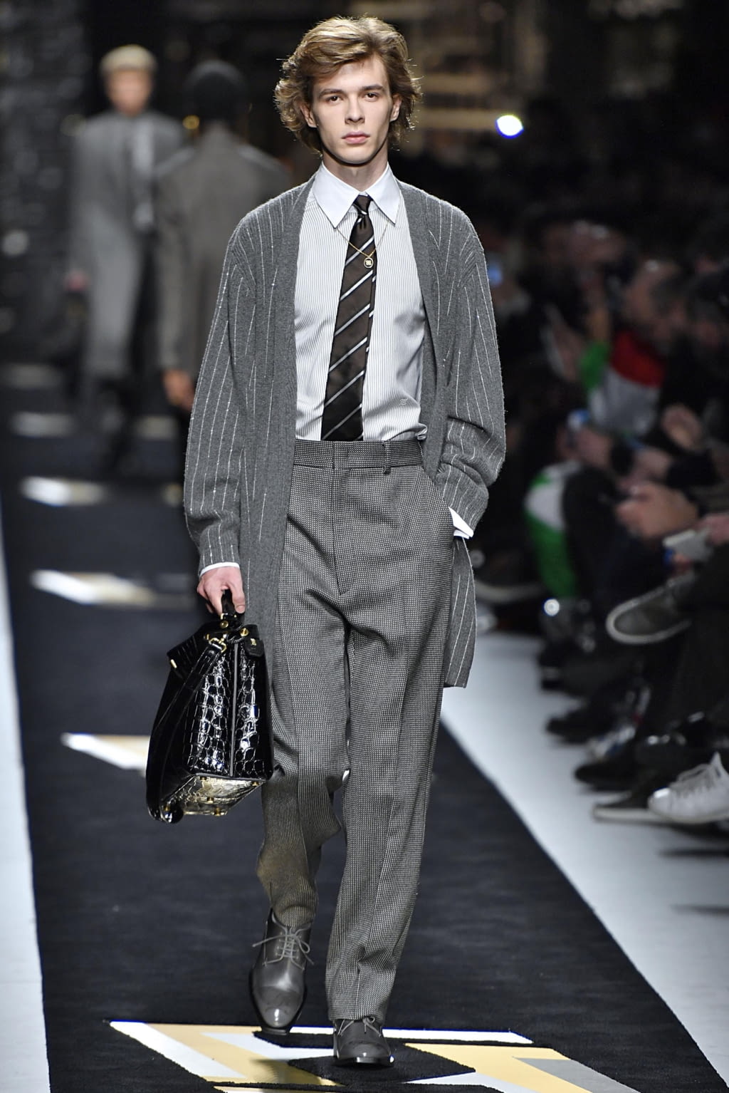 Fashion Week Milan Fall/Winter 2019 look 34 from the Fendi collection 男装