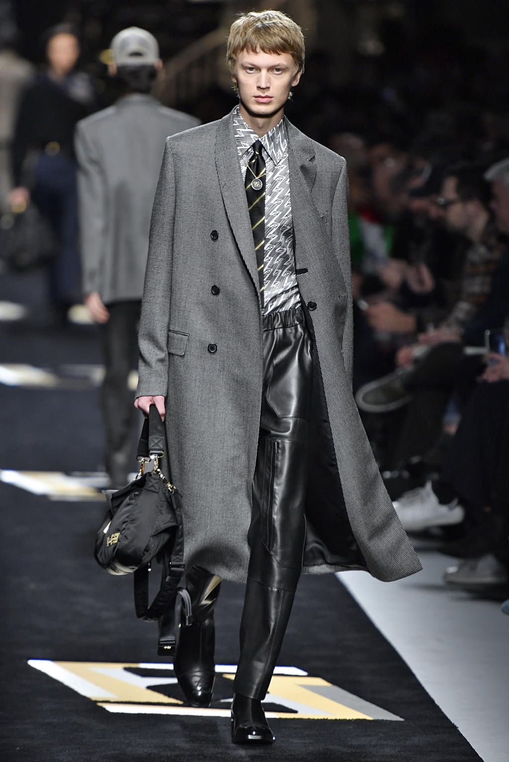Fashion Week Milan Fall/Winter 2019 look 36 from the Fendi collection 男装