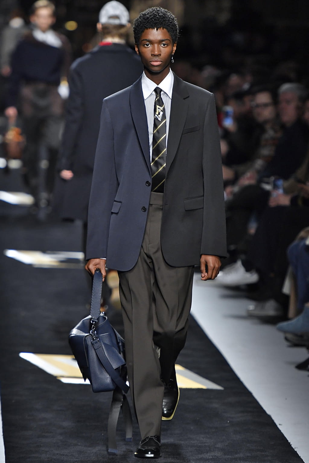 Fashion Week Milan Fall/Winter 2019 look 40 from the Fendi collection 男装