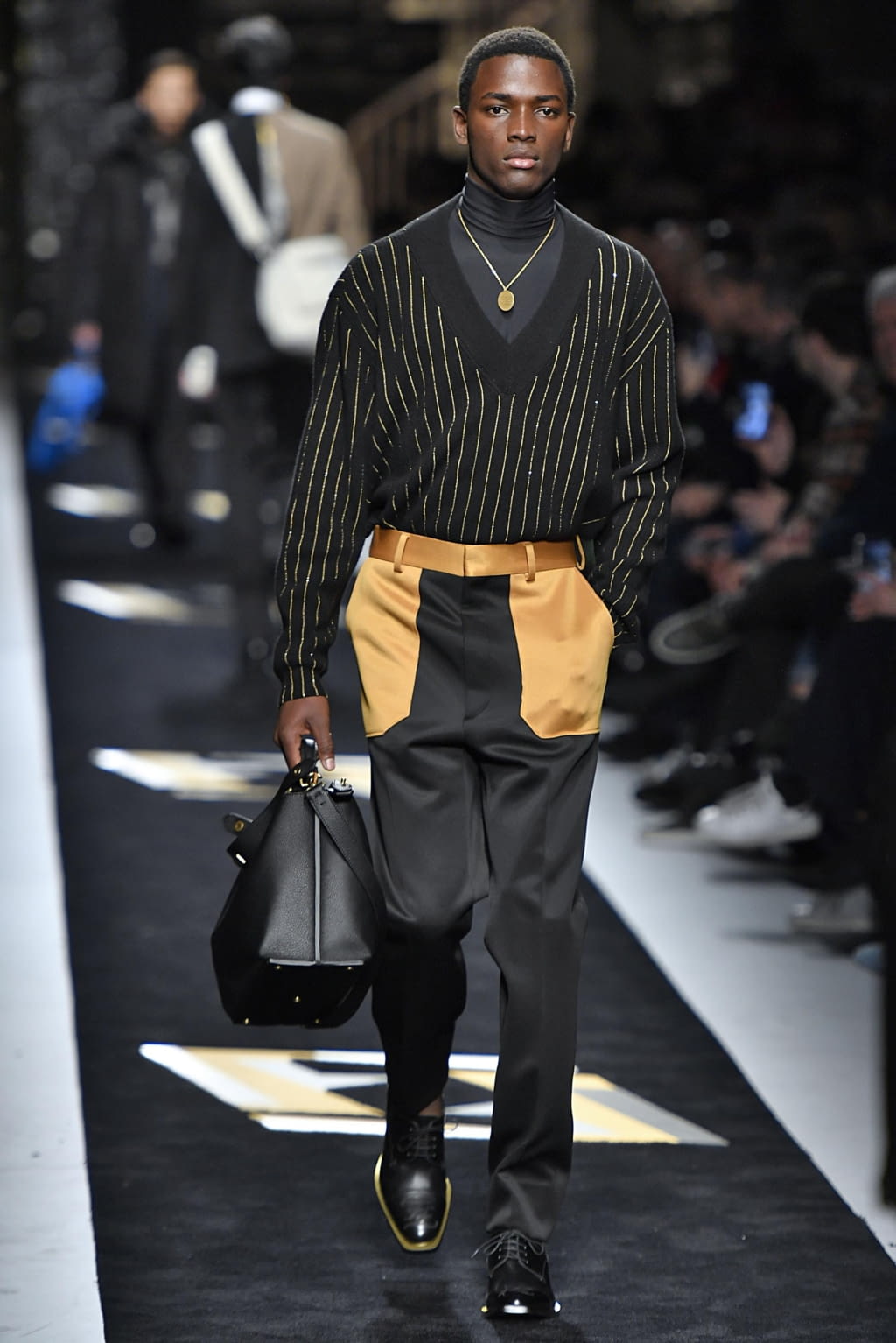 Fashion Week Milan Fall/Winter 2019 look 46 from the Fendi collection 男装