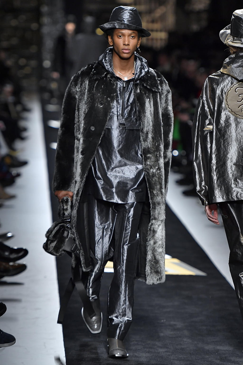 Fashion Week Milan Fall/Winter 2019 look 54 from the Fendi collection 男装