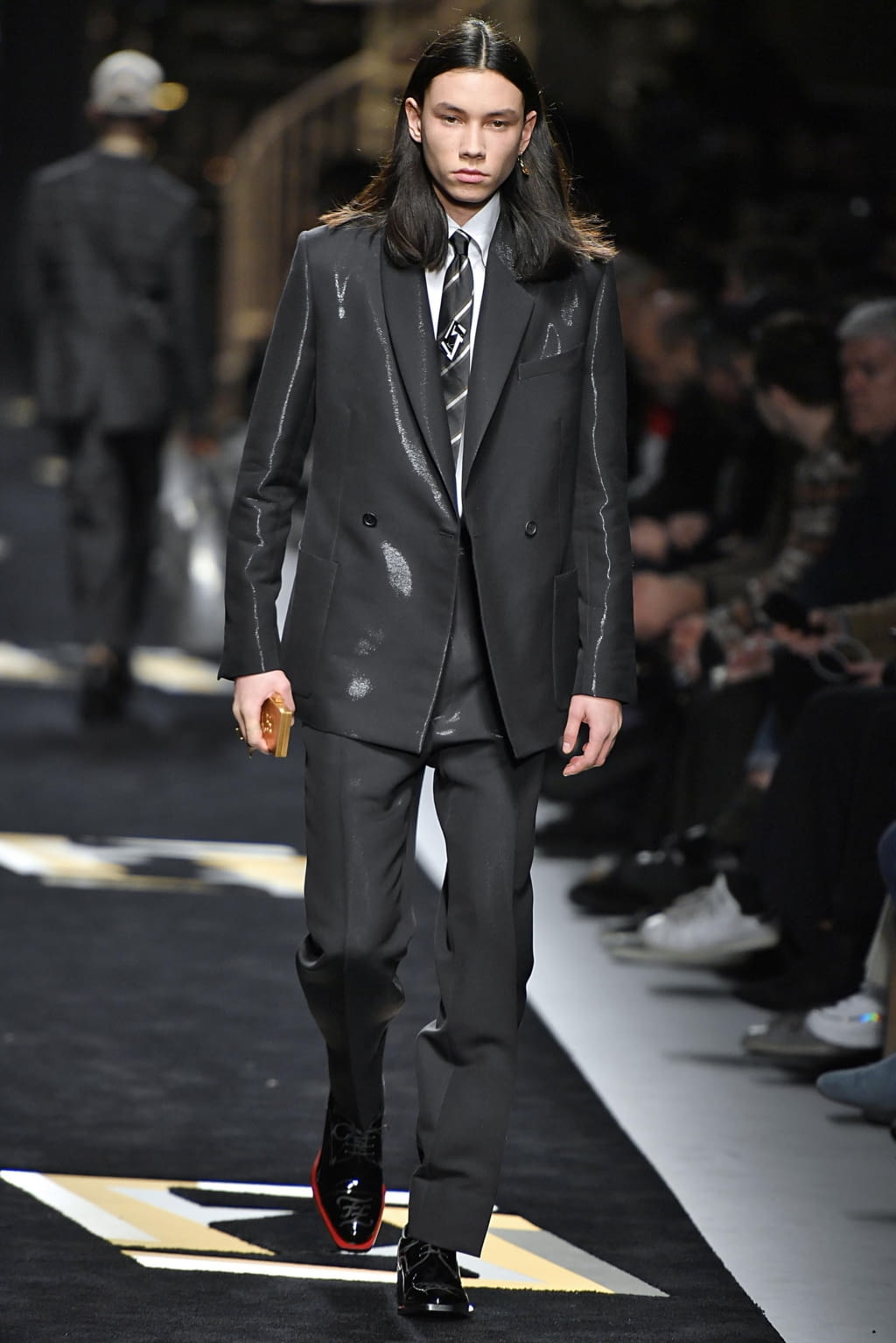 Fashion Week Milan Fall/Winter 2019 look 60 from the Fendi collection 男装