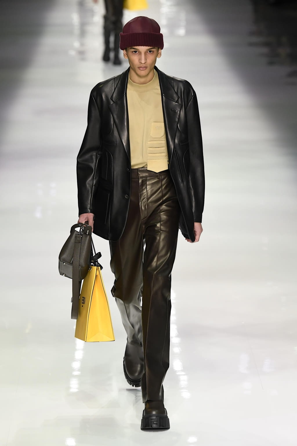 Fashion Week Milan Fall/Winter 2020 look 1 de la collection Fendi menswear