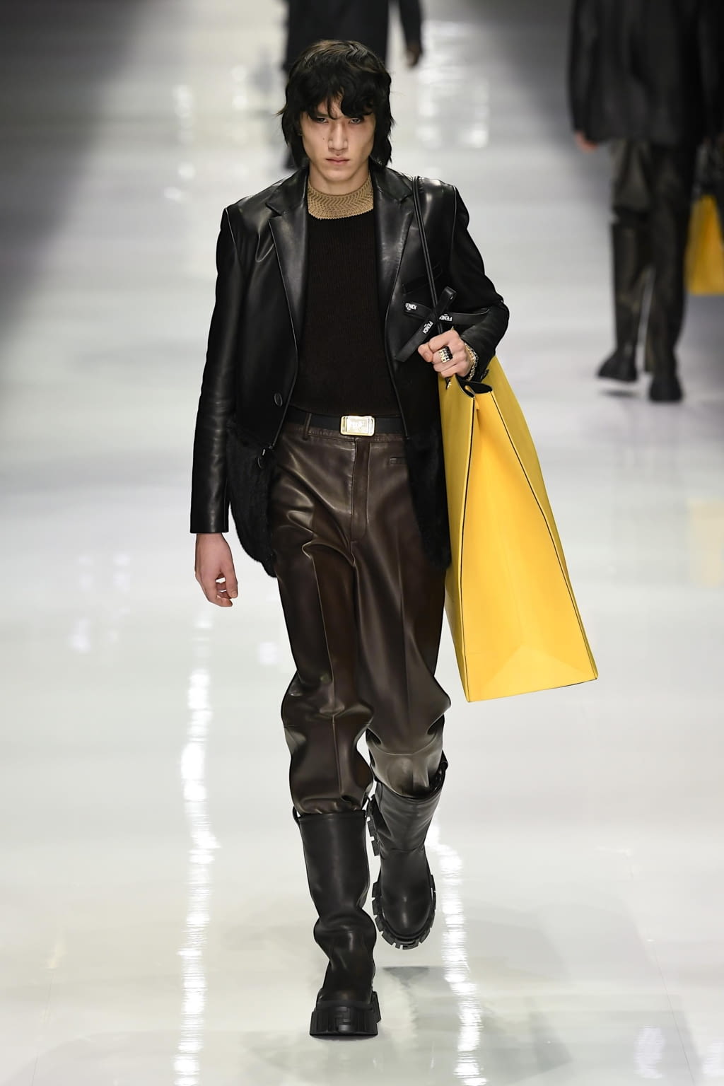 Fashion Week Milan Fall/Winter 2020 look 2 from the Fendi collection 男装