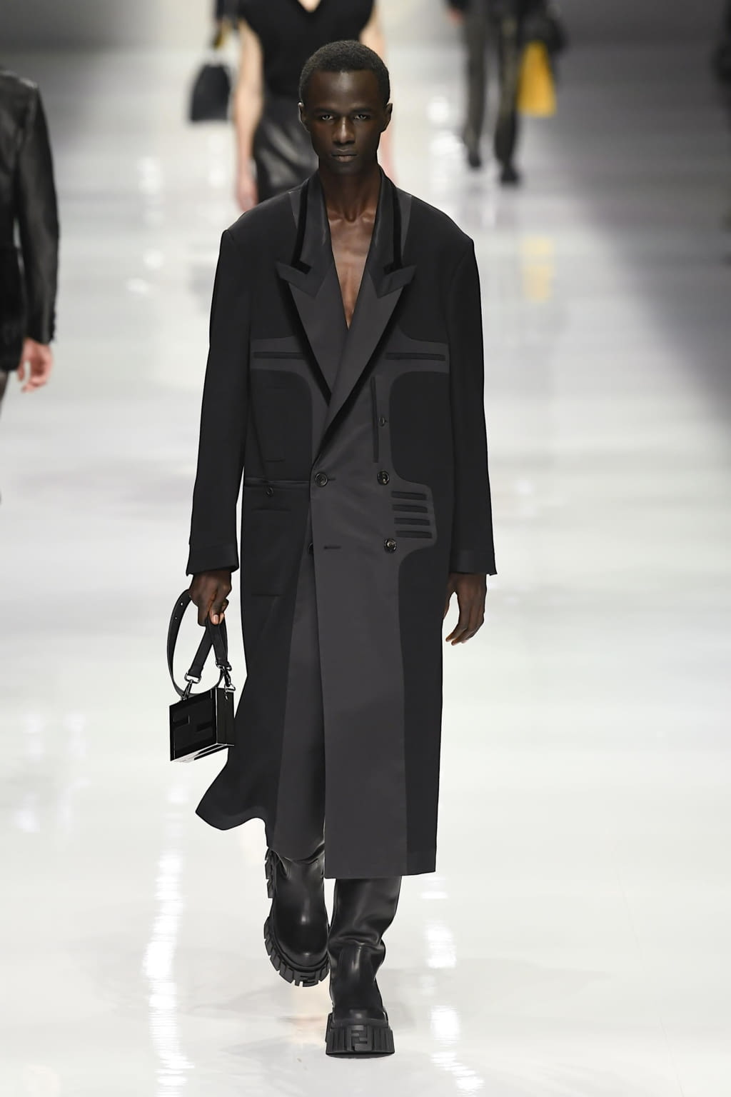 Fashion Week Milan Fall/Winter 2020 look 3 from the Fendi collection 男装