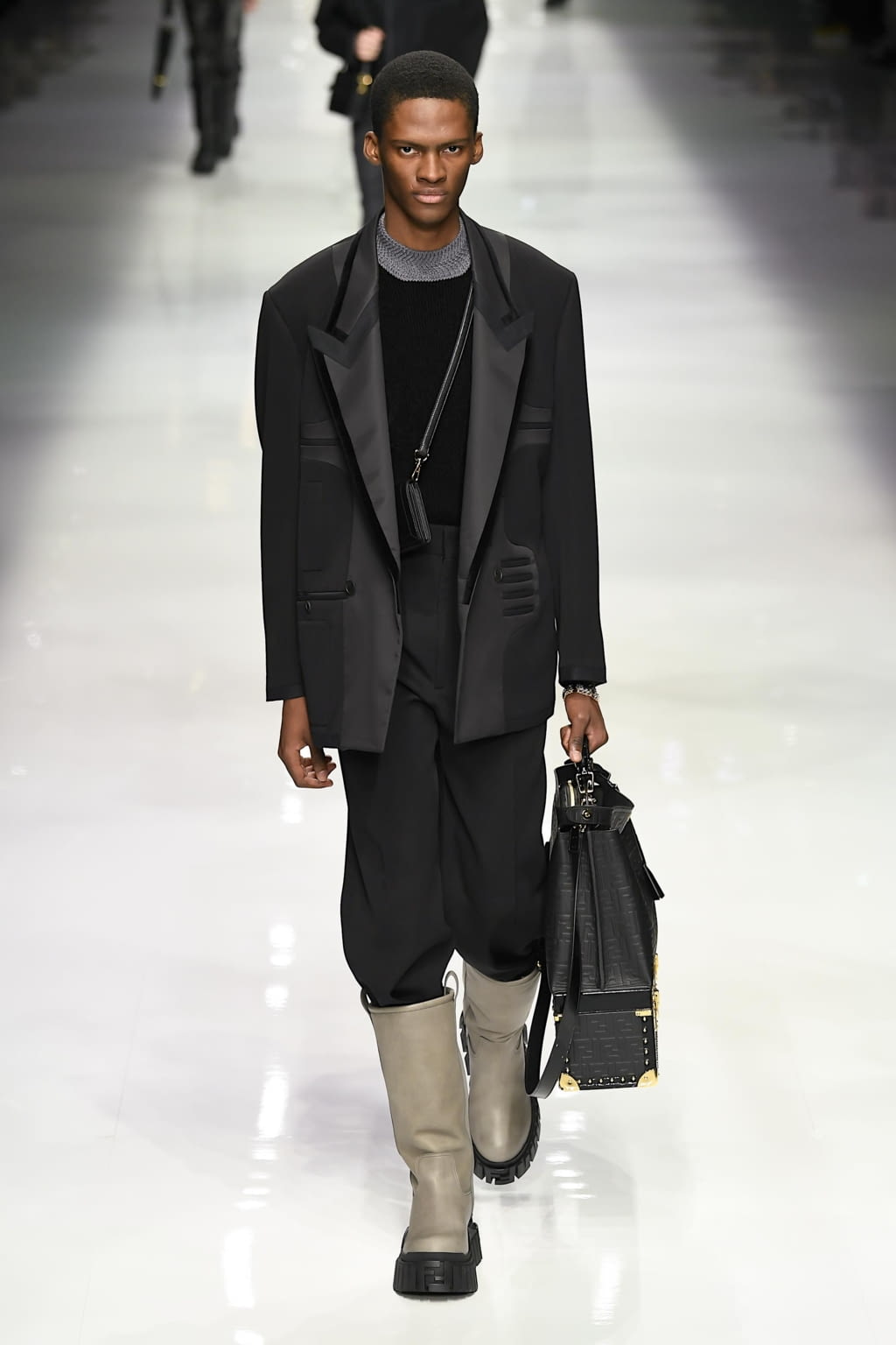 Fashion Week Milan Fall/Winter 2020 look 6 de la collection Fendi menswear