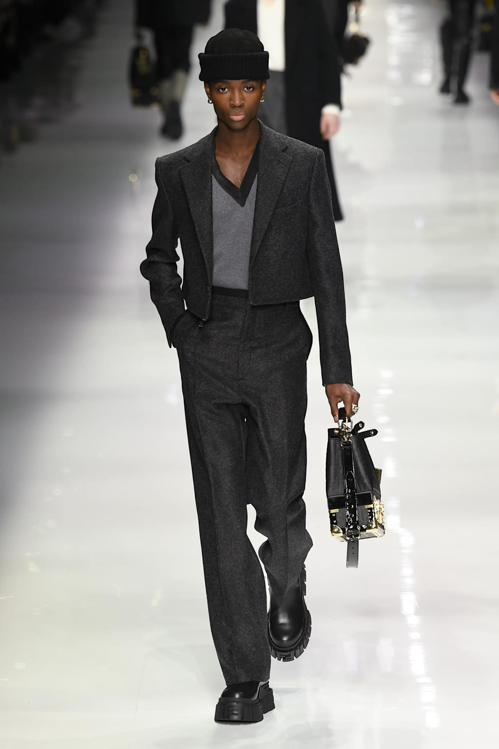 Fashion Week Milan Fall/Winter 2020 look 8 from the Fendi collection 男装