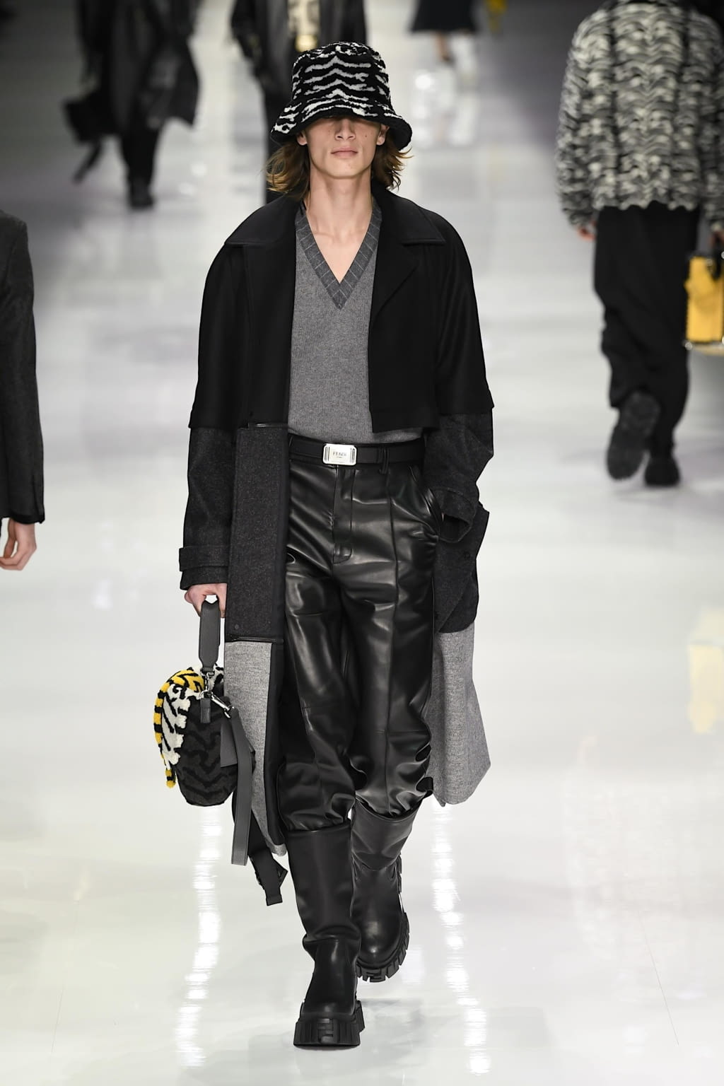 Fashion Week Milan Fall/Winter 2020 look 13 from the Fendi collection 男装