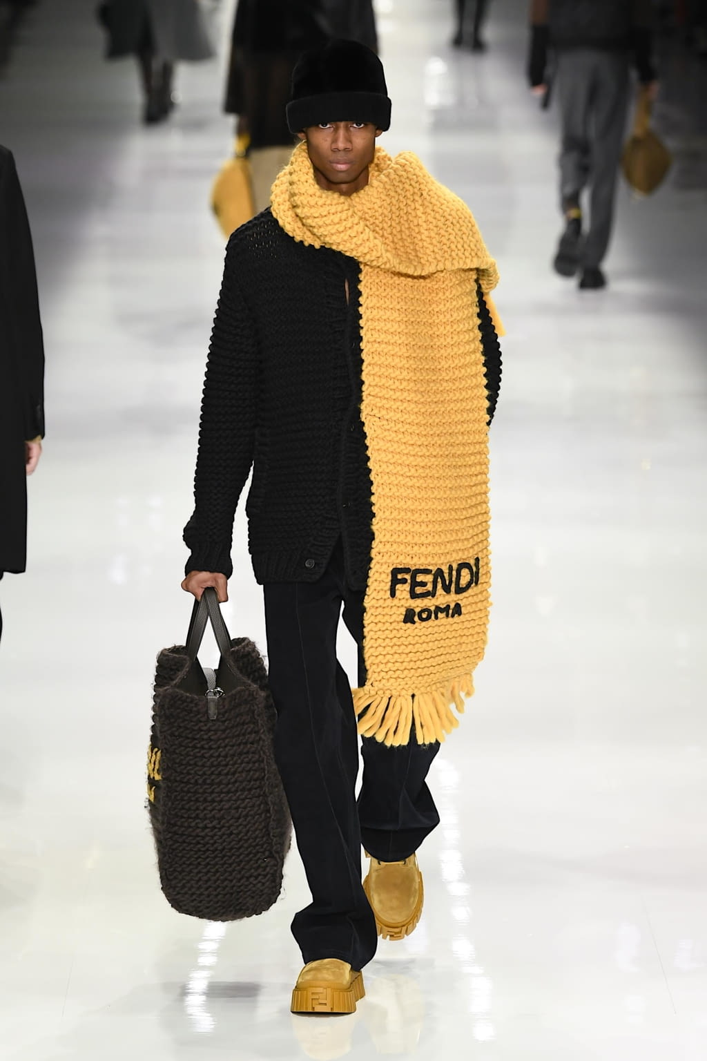 Fashion Week Milan Fall/Winter 2020 look 19 de la collection Fendi menswear