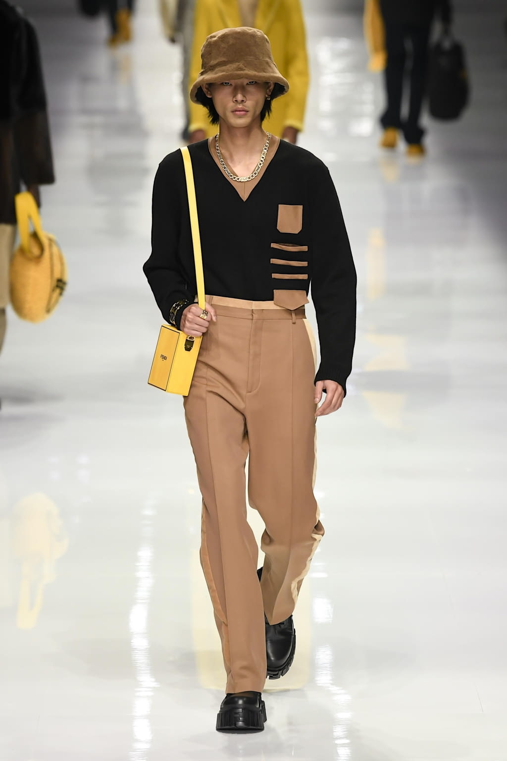 Fashion Week Milan Fall/Winter 2020 look 22 de la collection Fendi menswear