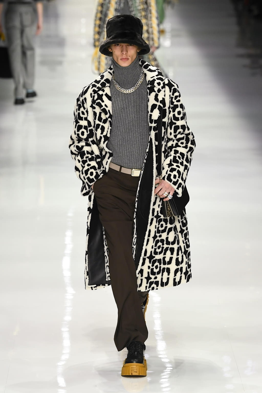 Fashion Week Milan Fall/Winter 2020 look 34 from the Fendi collection menswear