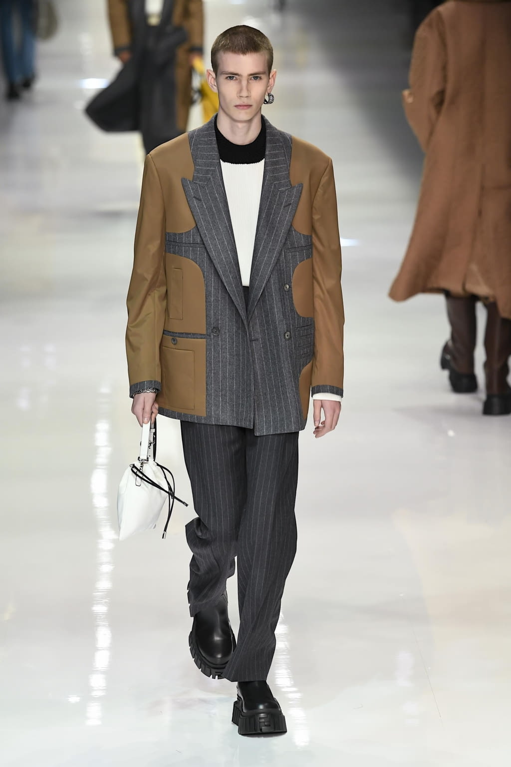 Fashion Week Milan Fall/Winter 2020 look 49 from the Fendi collection 男装