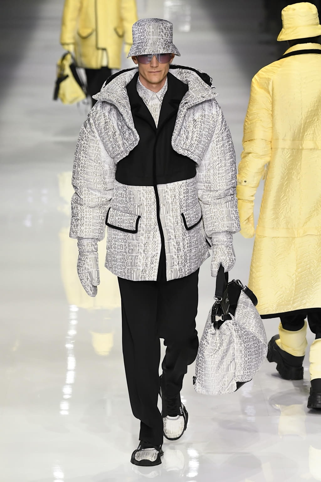 Fashion Week Milan Fall/Winter 2020 look 52 from the Fendi collection 男装