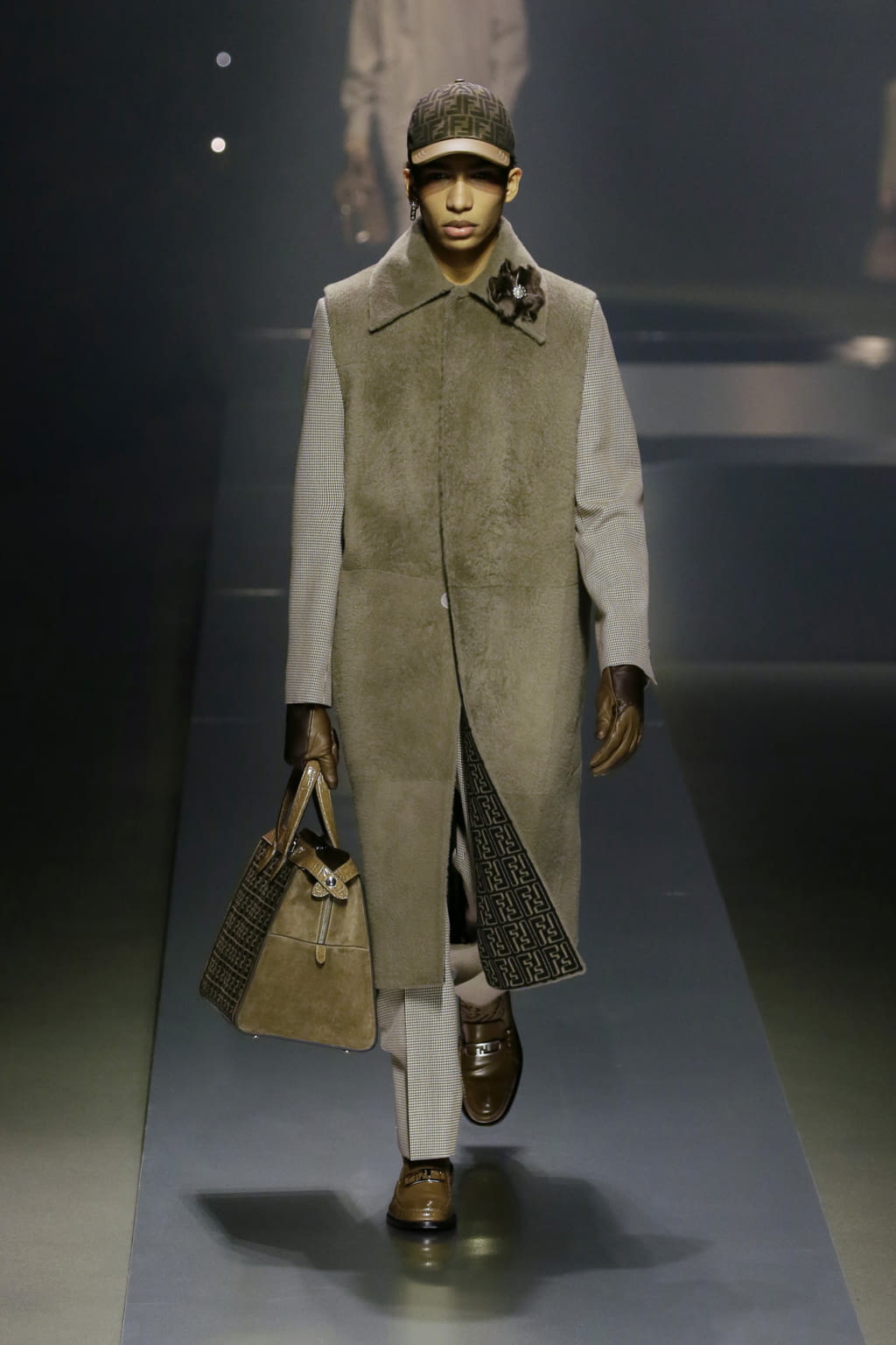 Fashion Week Milan Fall/Winter 2022 look 1 de la collection Fendi menswear