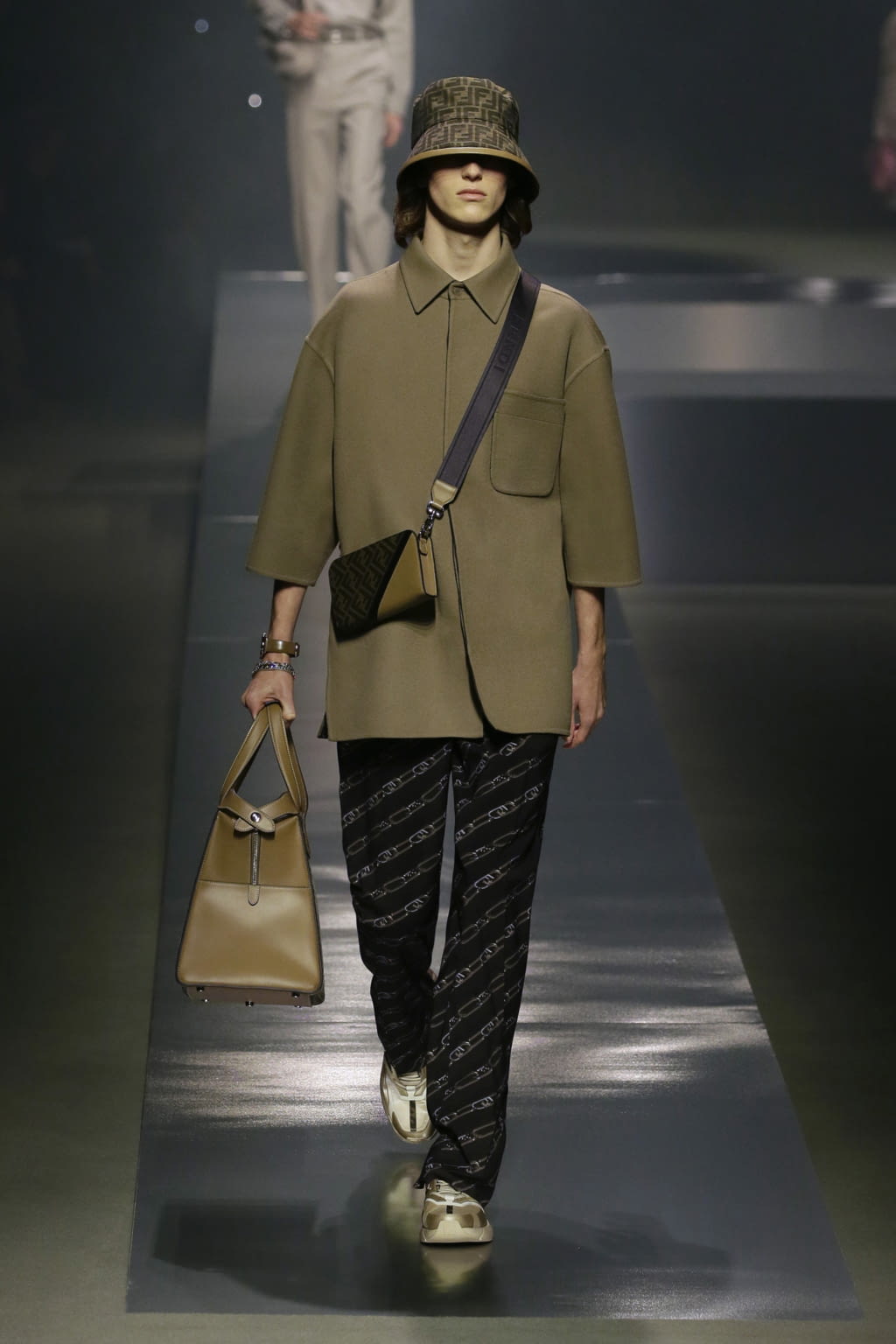 Fashion Week Milan Fall/Winter 2022 look 6 de la collection Fendi menswear