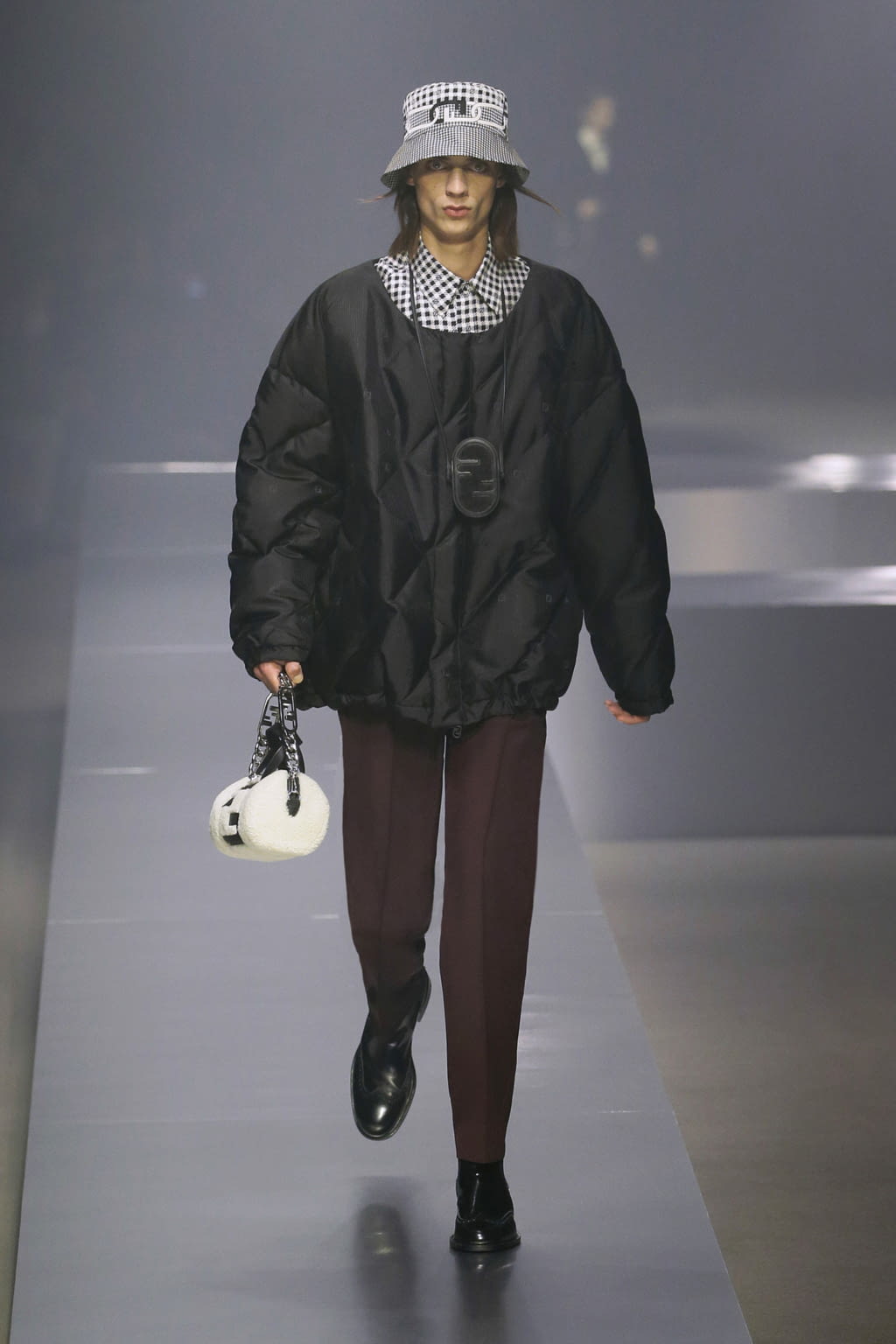 Fashion Week Milan Fall/Winter 2022 look 13 de la collection Fendi menswear
