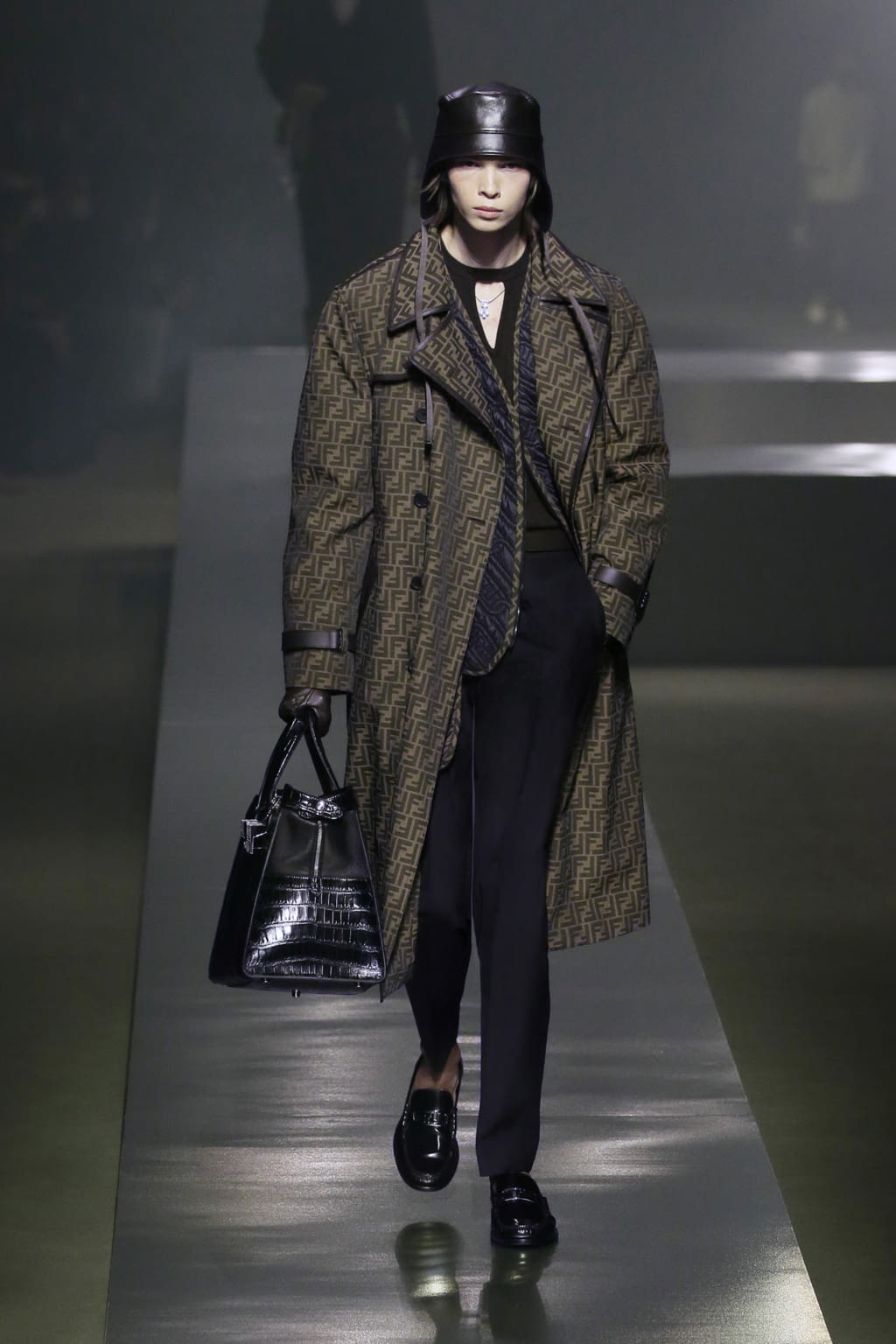 Fashion Week Milan Fall/Winter 2022 look 15 de la collection Fendi menswear