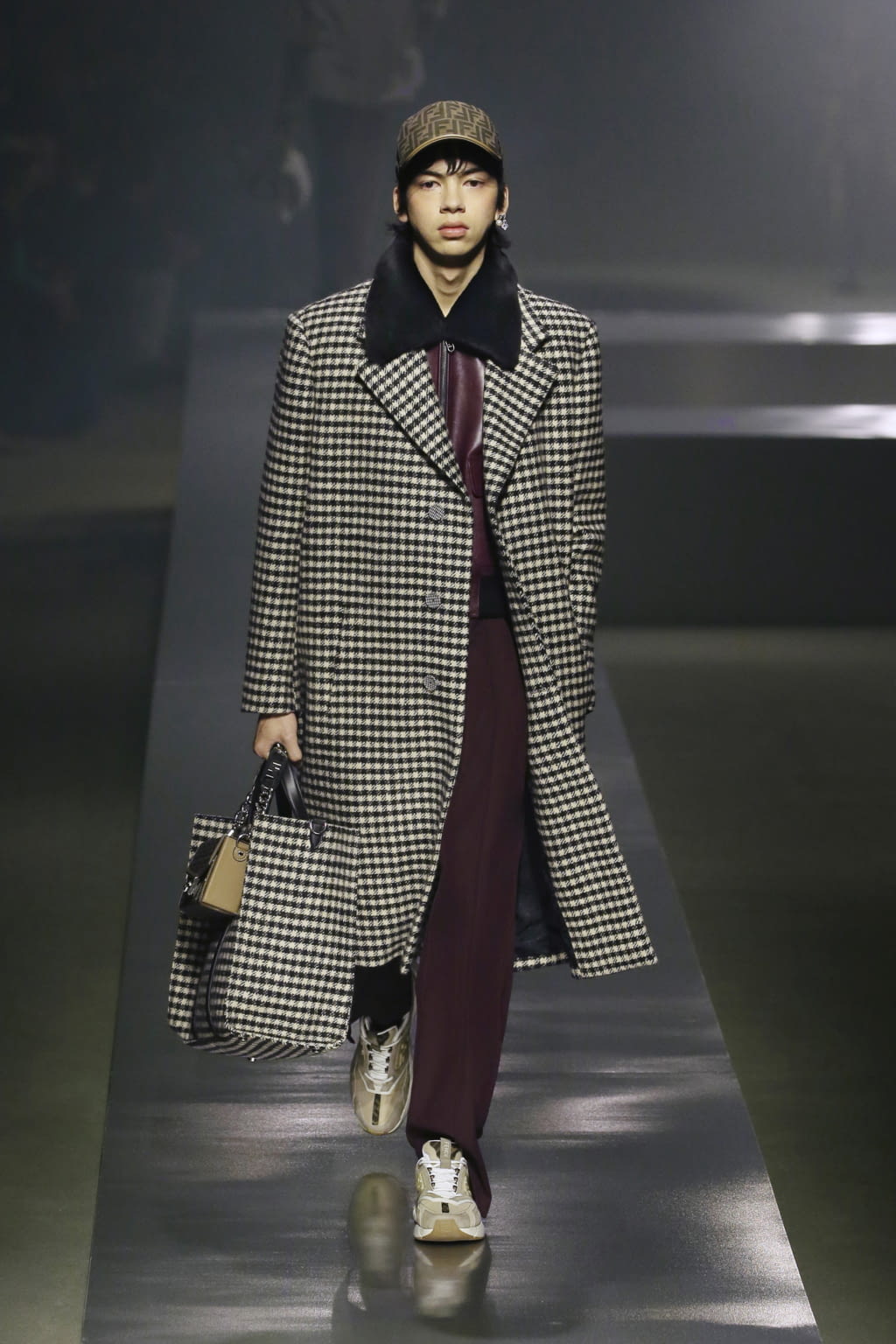 Fashion Week Milan Fall/Winter 2022 look 17 de la collection Fendi menswear
