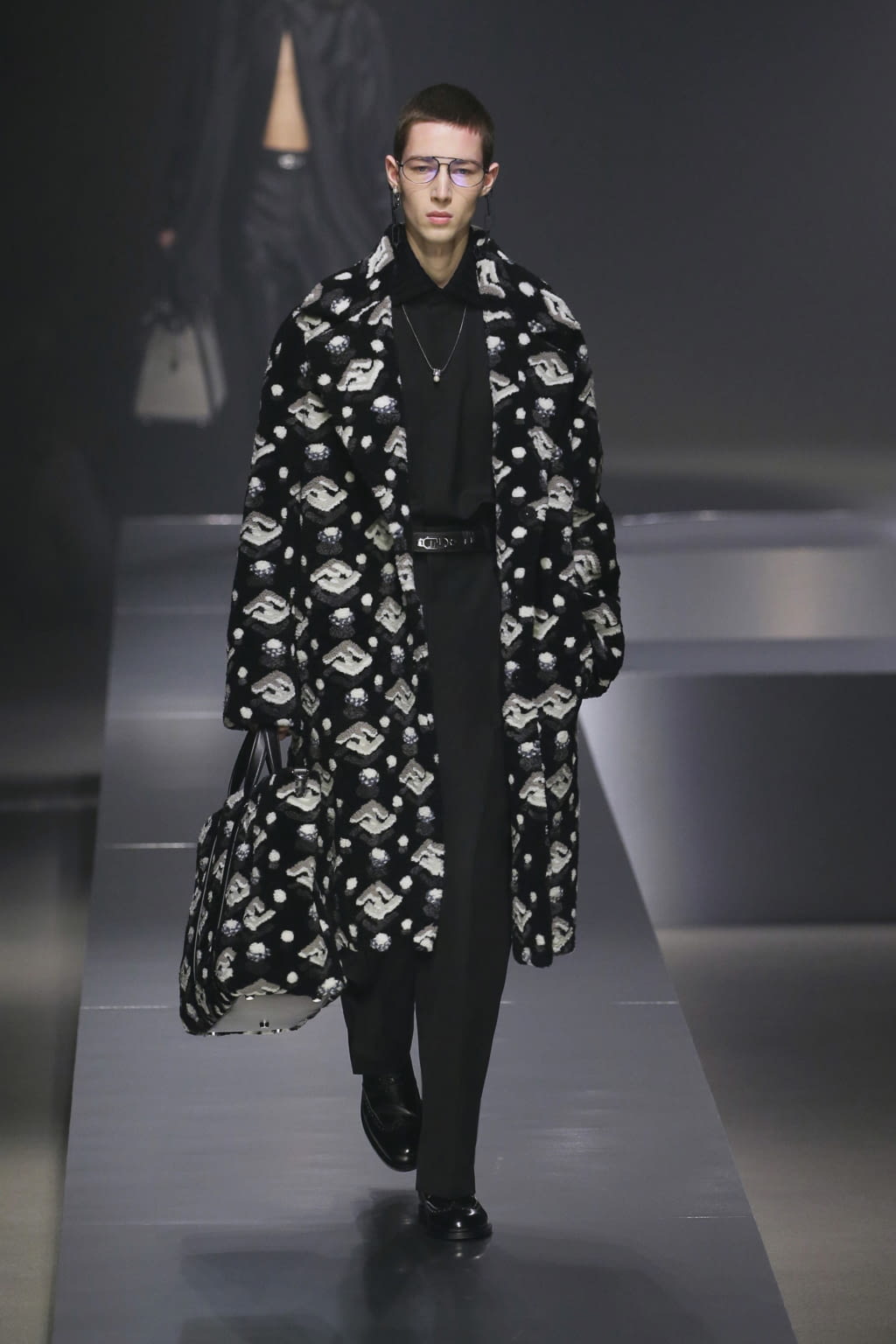 Fashion Week Milan Fall/Winter 2022 look 40 de la collection Fendi menswear