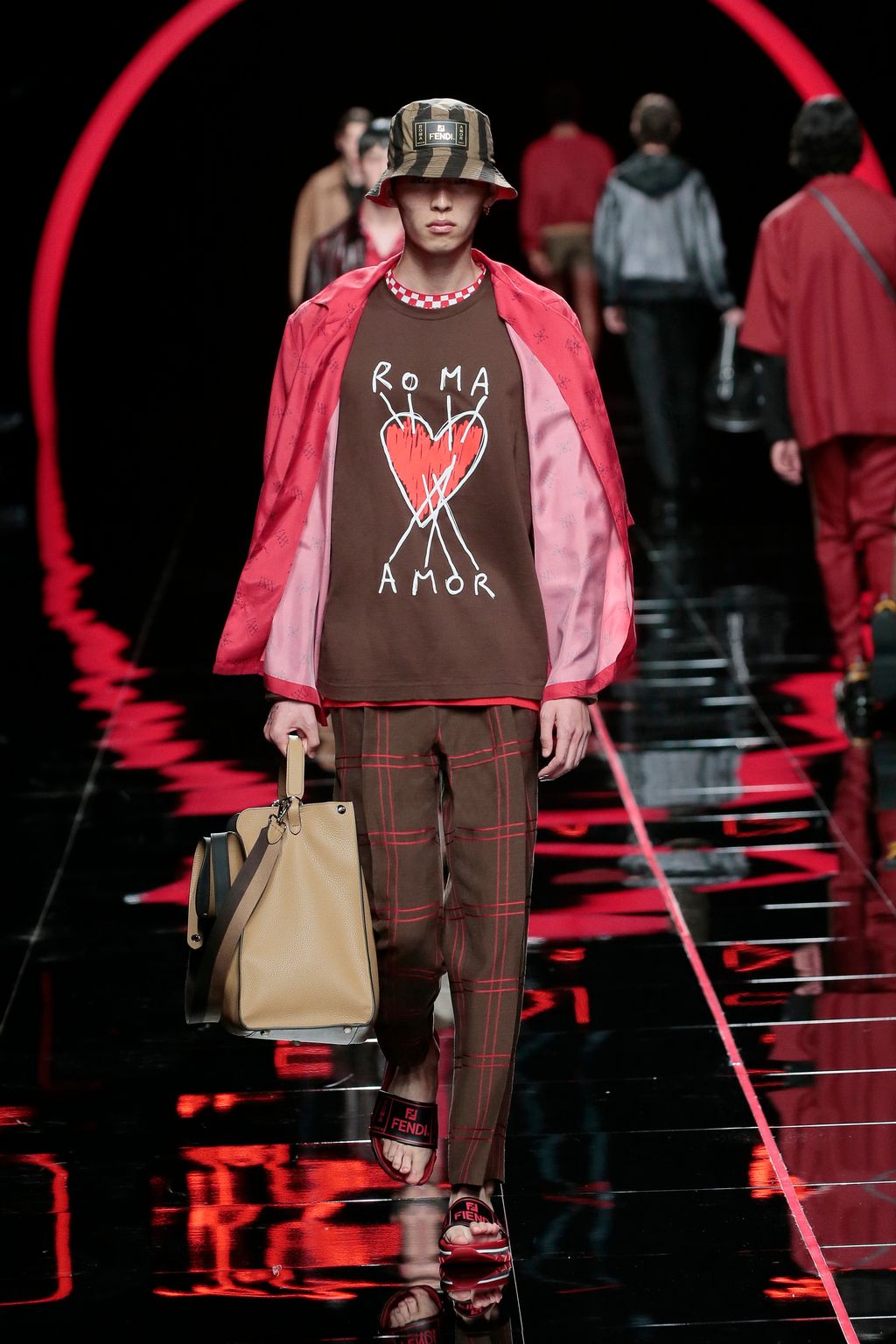 Fashion Week Milan Spring/Summer 2019 look 16 de la collection Fendi menswear