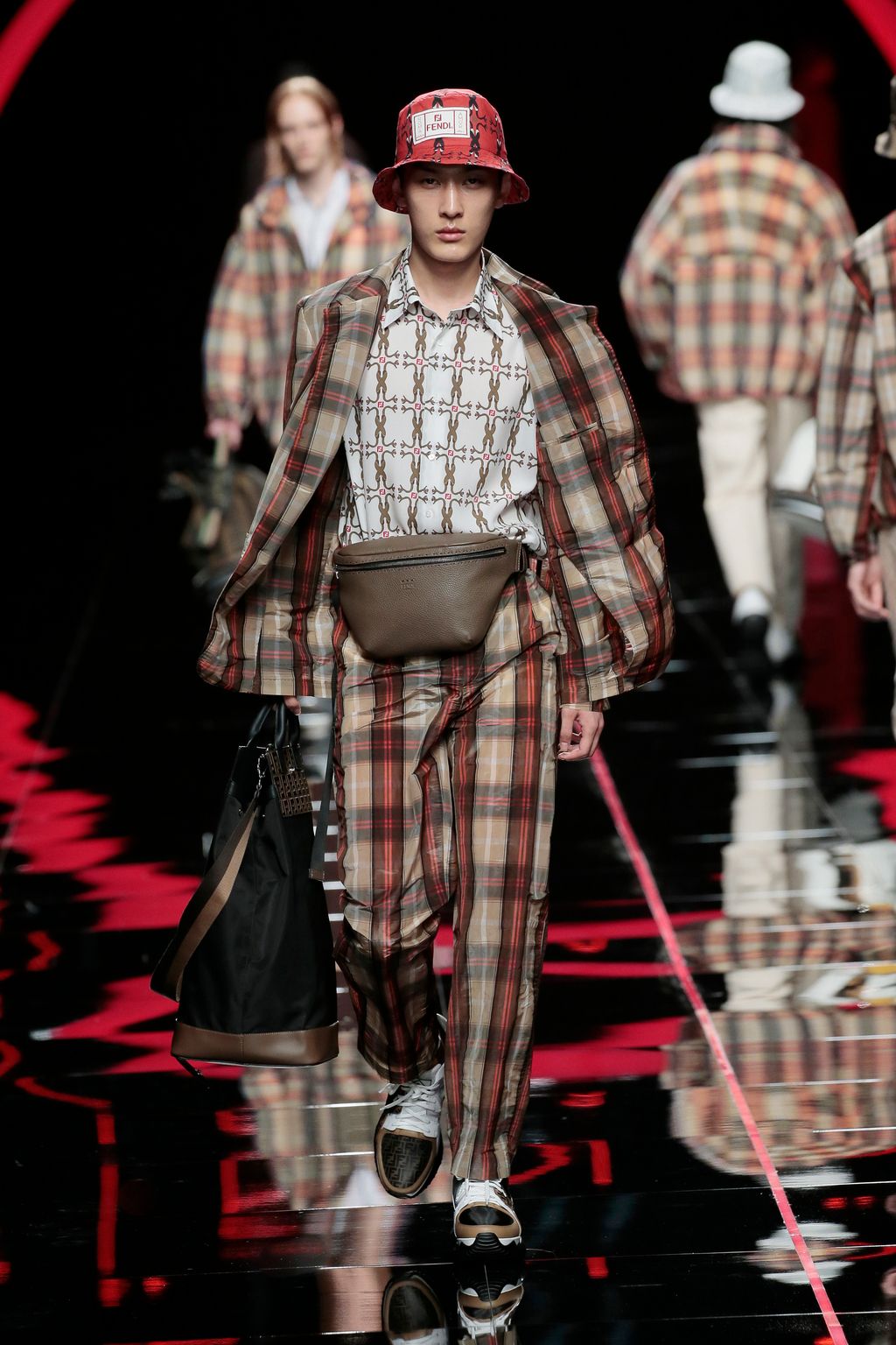 Fashion Week Milan Spring/Summer 2019 look 30 from the Fendi collection 男装