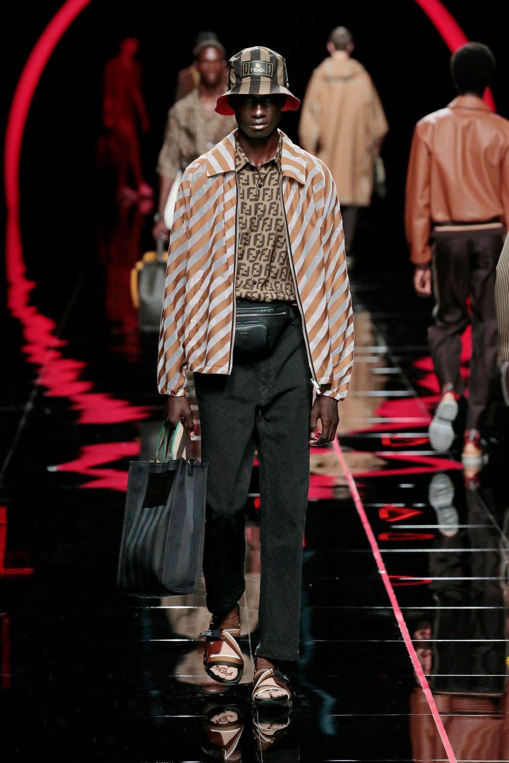 Fashion Week Milan Spring/Summer 2019 look 39 from the Fendi collection 男装