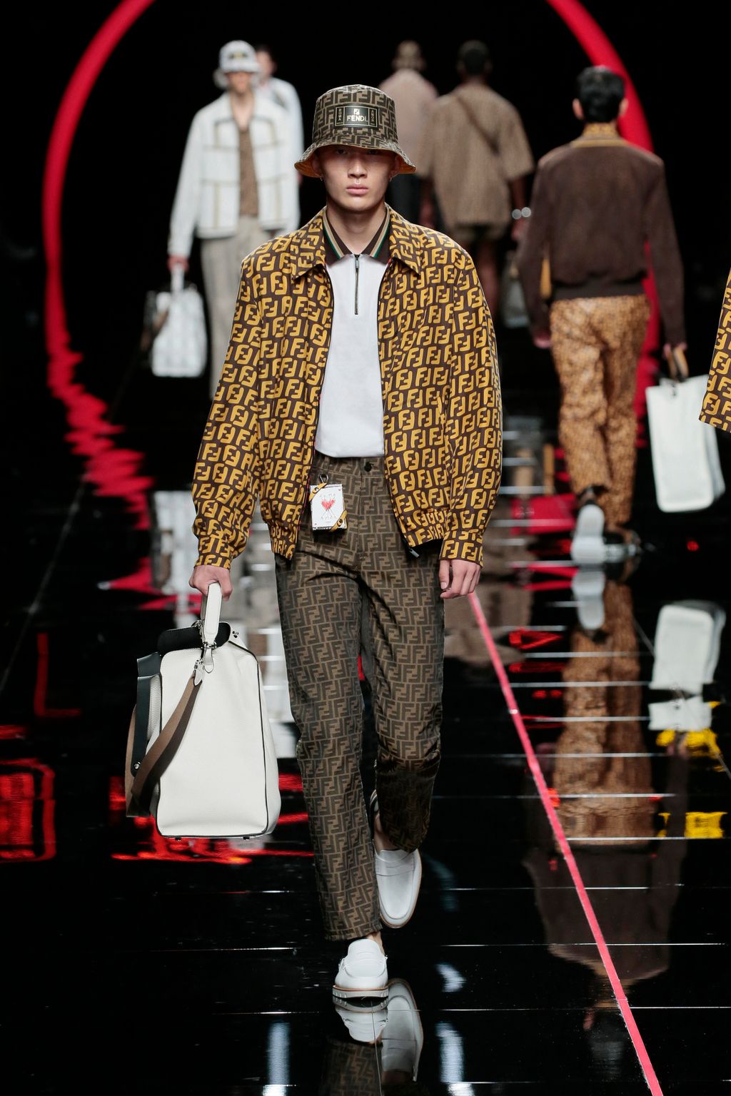 Fashion Week Milan Spring/Summer 2019 look 43 from the Fendi collection 男装