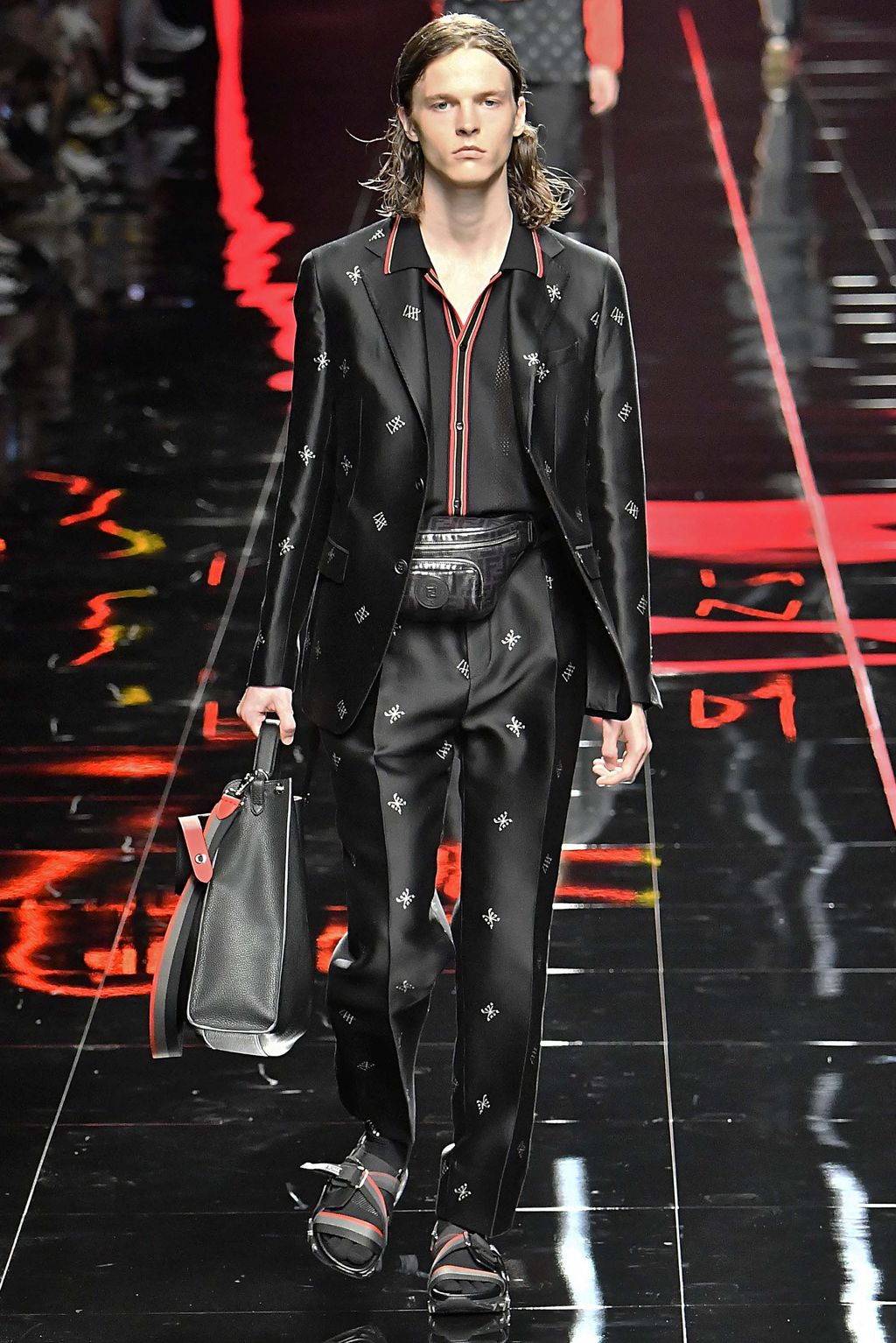 Fashion Week Milan Spring/Summer 2019 look 7 from the Fendi collection 男装