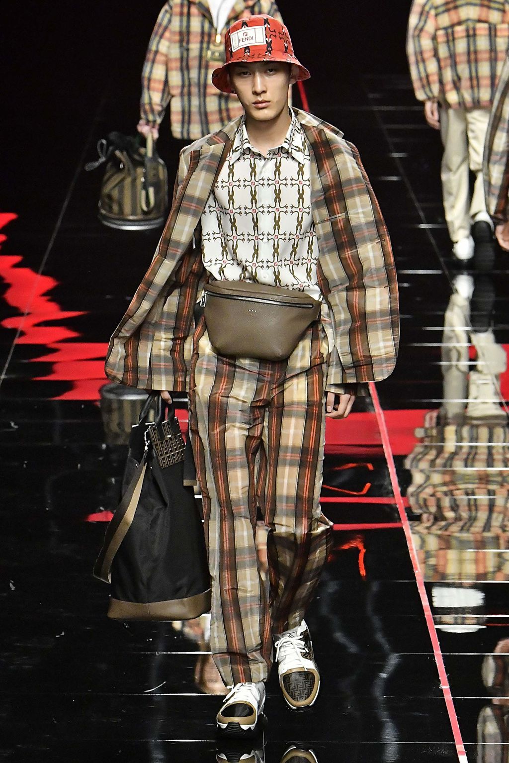 Fashion Week Milan Spring/Summer 2019 look 30 from the Fendi collection 男装