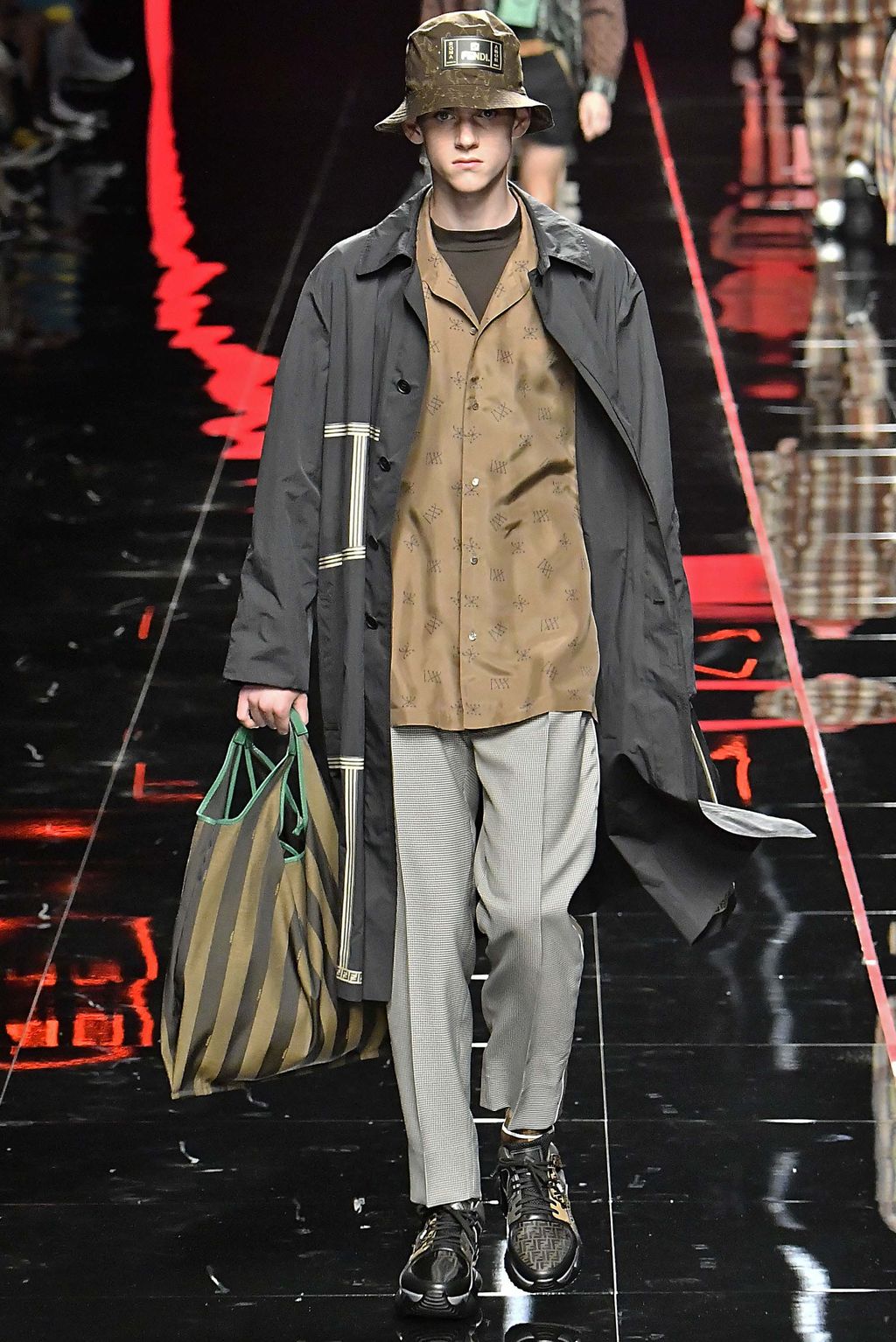Fashion Week Milan Spring/Summer 2019 look 33 from the Fendi collection 男装